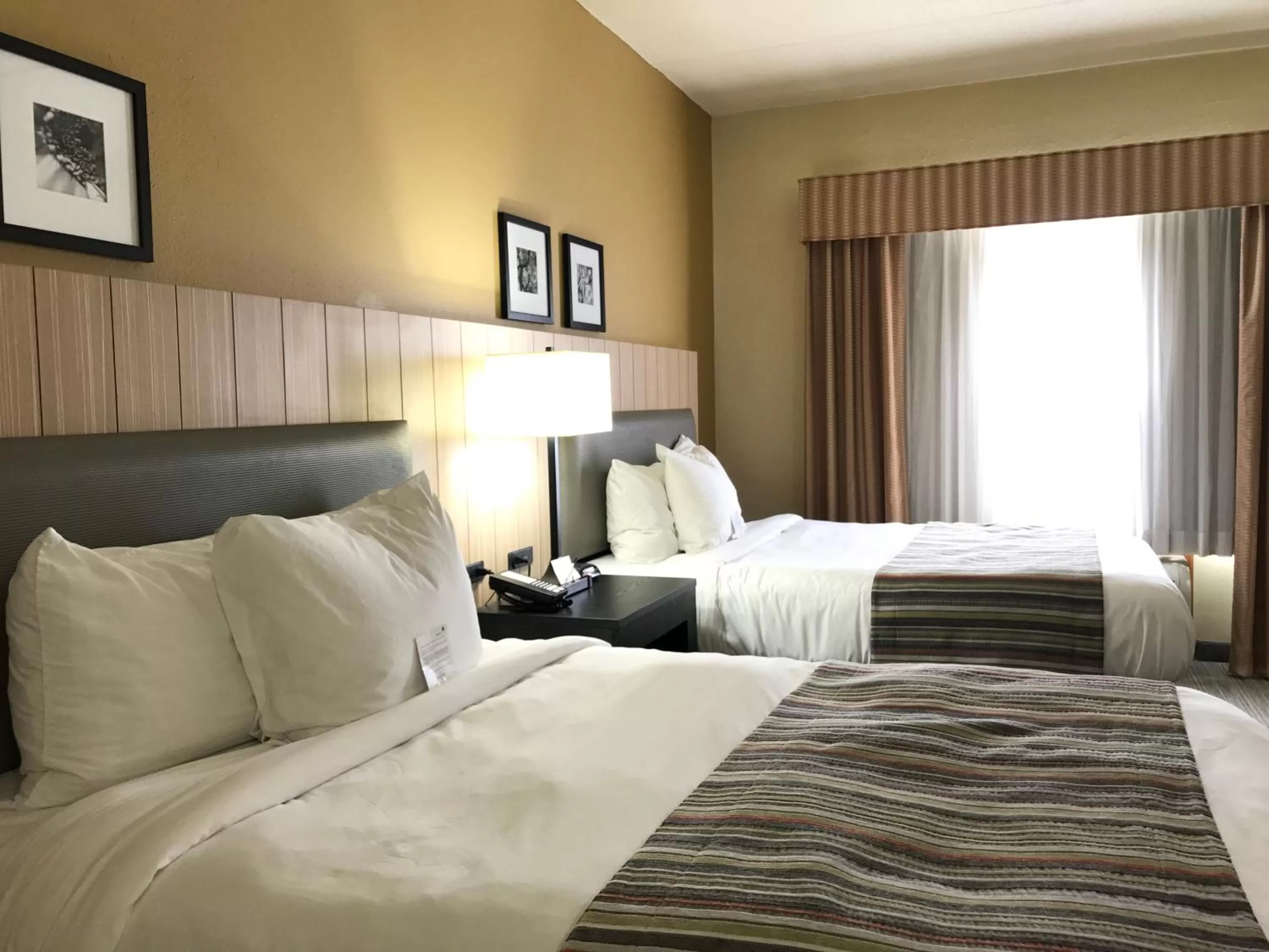 Bedroom, Bed in Country Inn & Suites by Radisson, Dalton, GA
