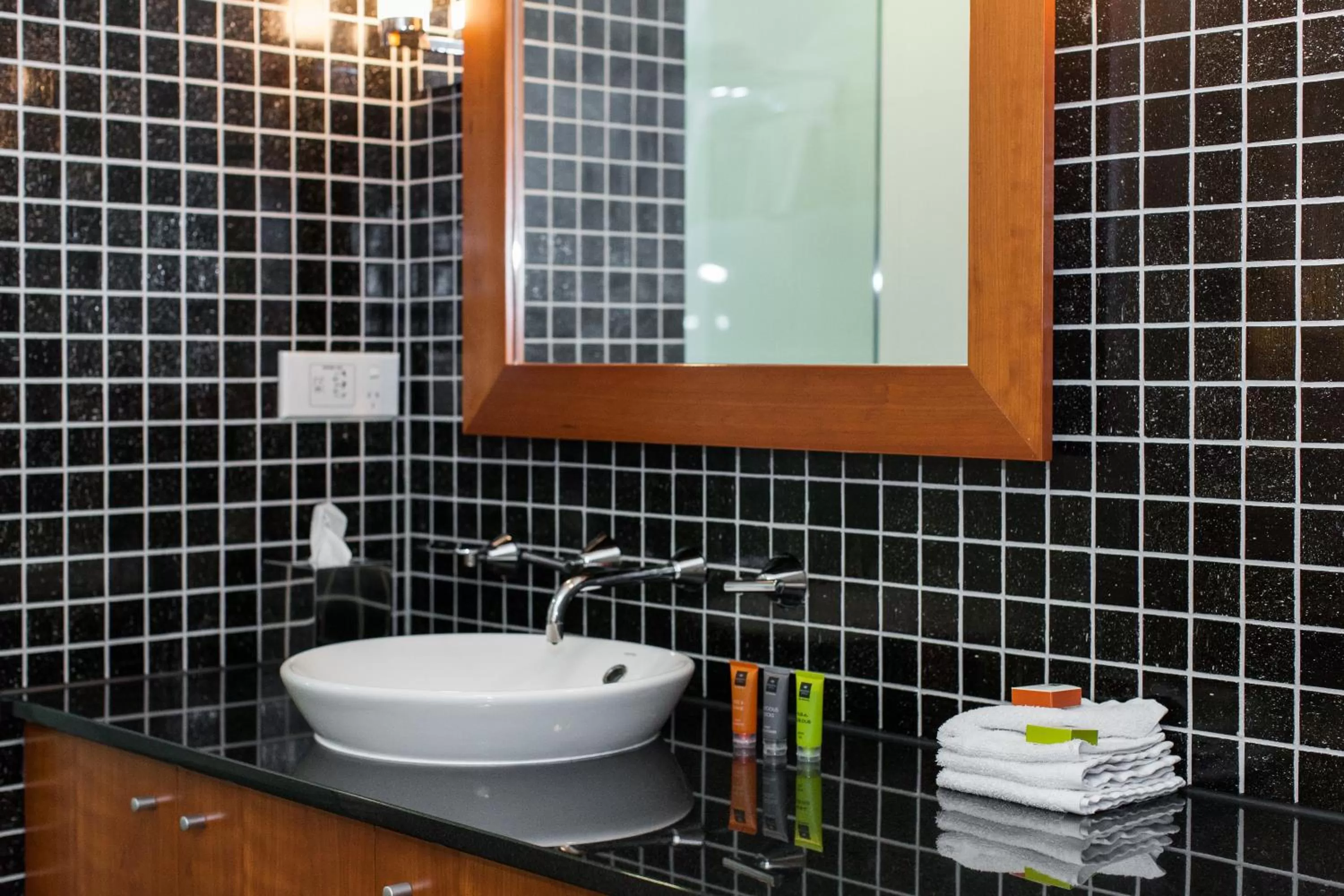 Bathroom in Majestic Roof Garden Hotel