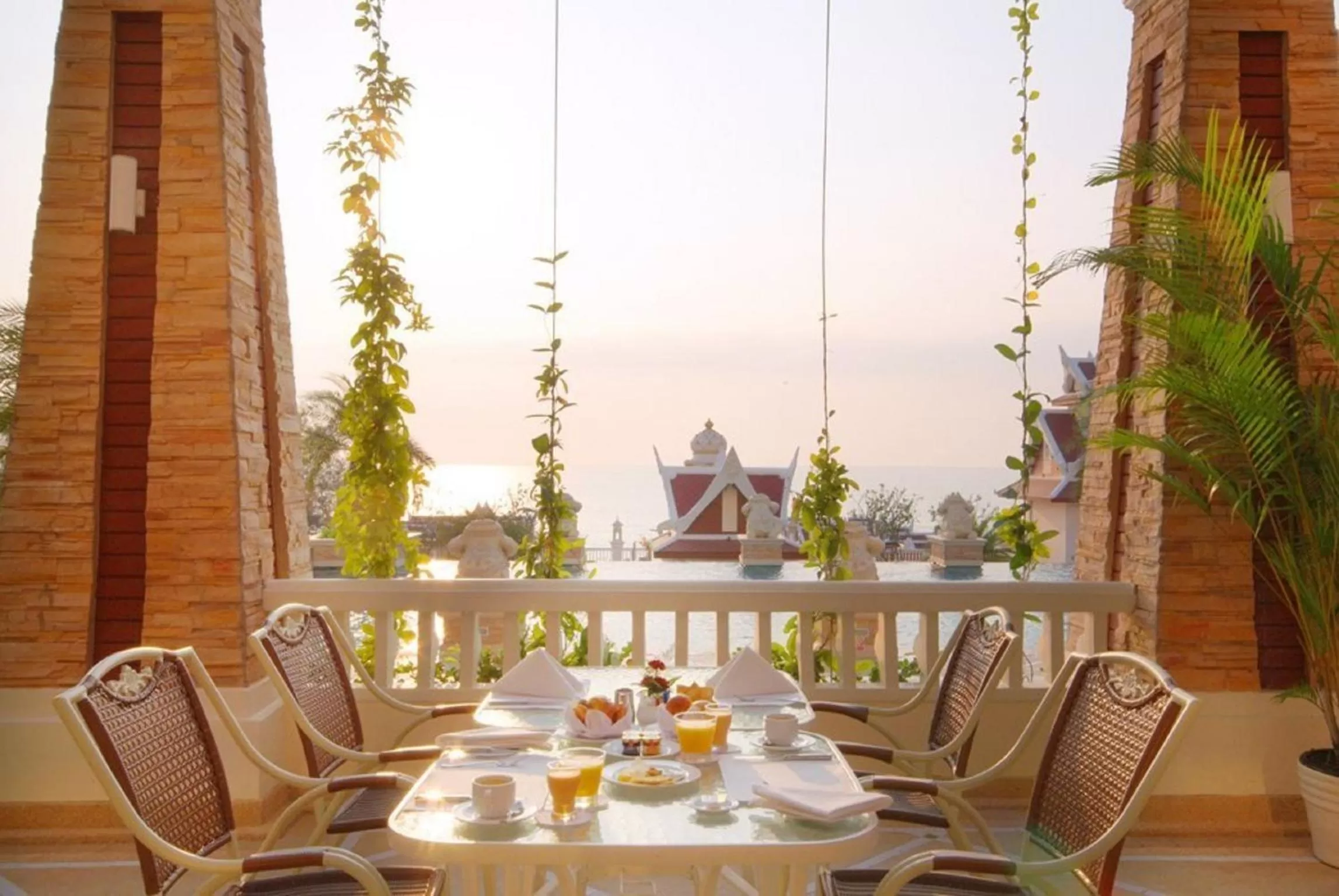 Restaurant/places to eat in Grand Pacific Sovereign Resort & Spa