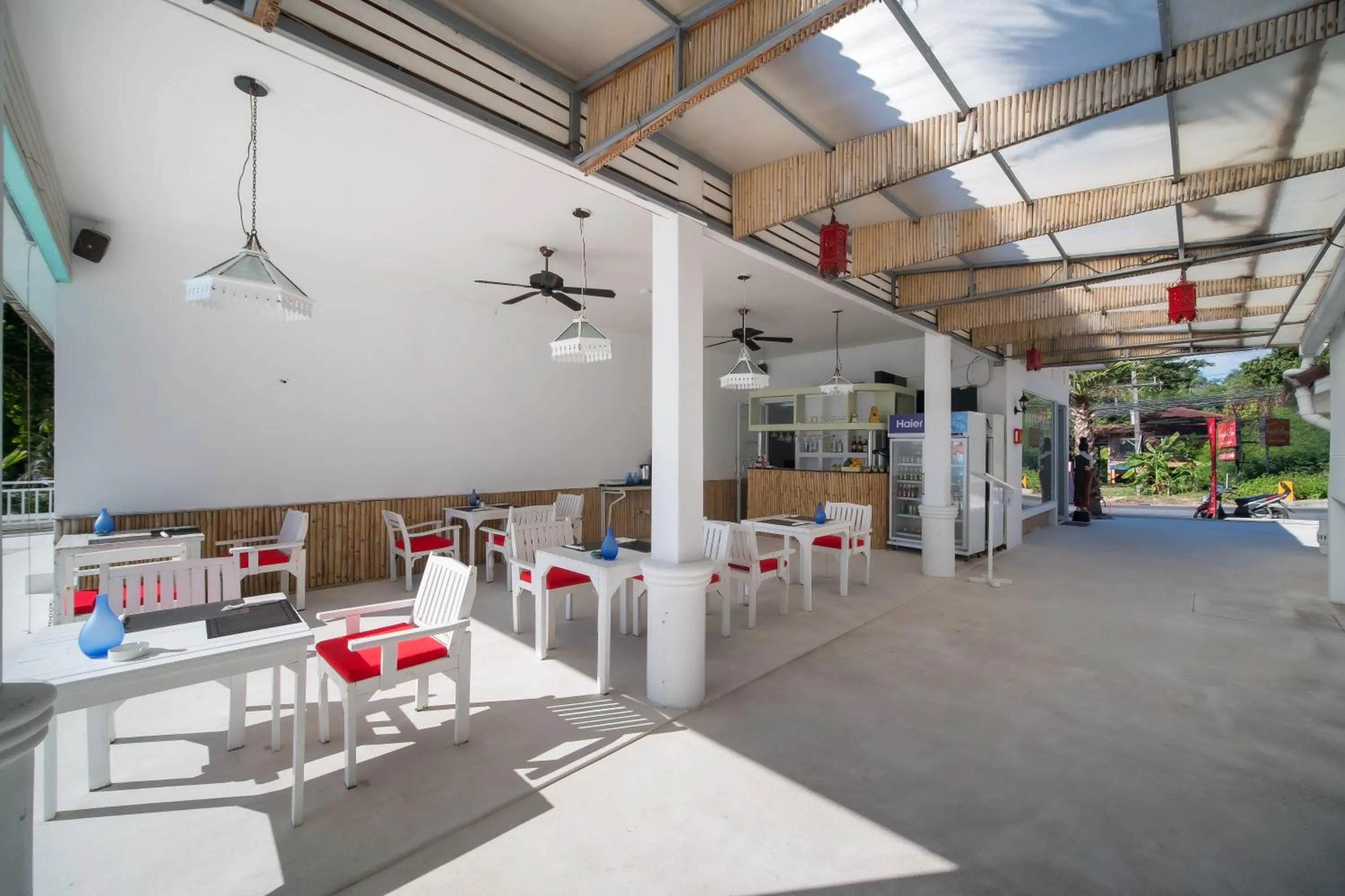 Restaurant/places to eat in Crystal Bay Beach Resort