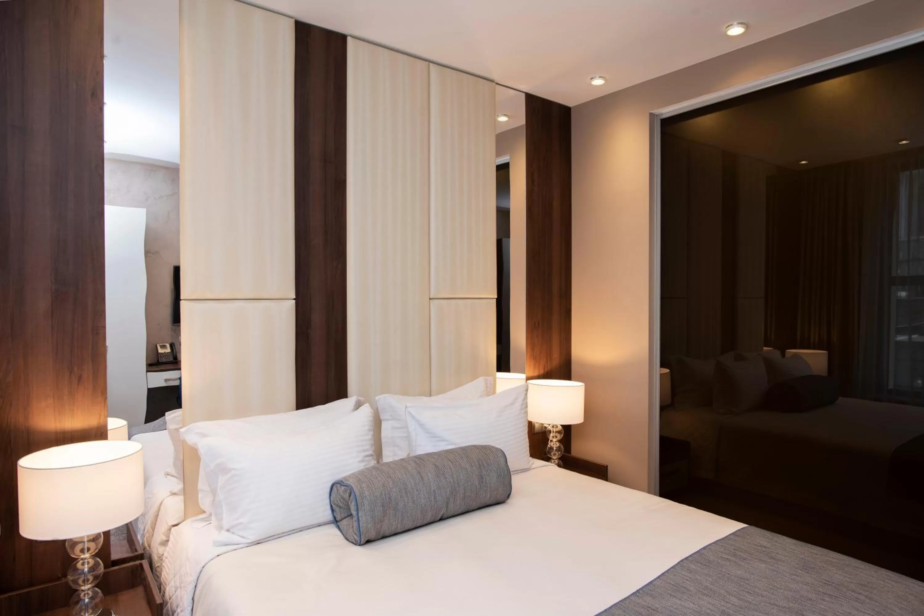 Bed in Family Hotel Business Club