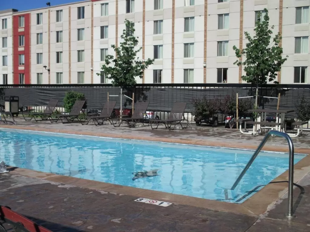 Swimming Pool in Greenwood Inn