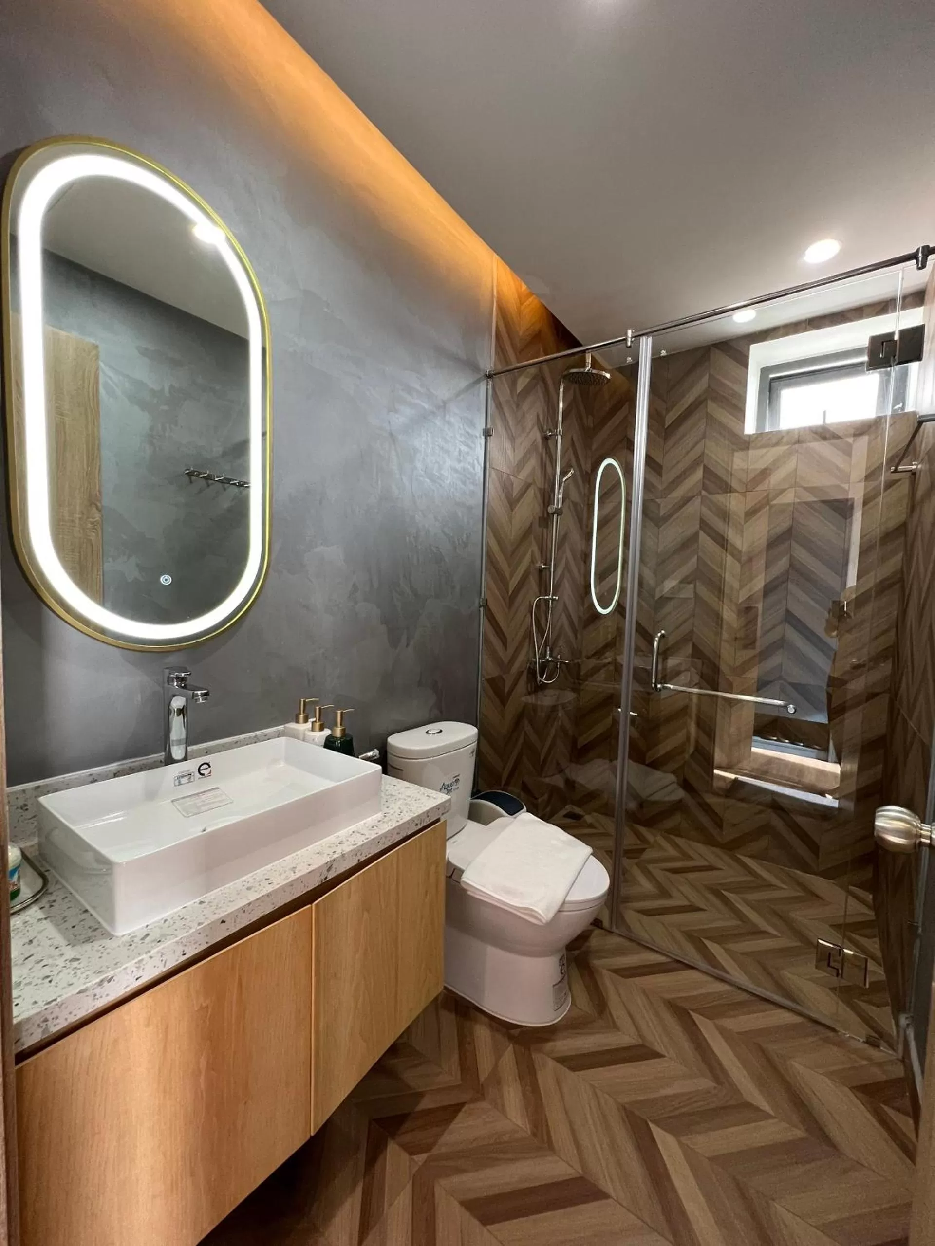 Toilet in De La Sol Villa Dalat