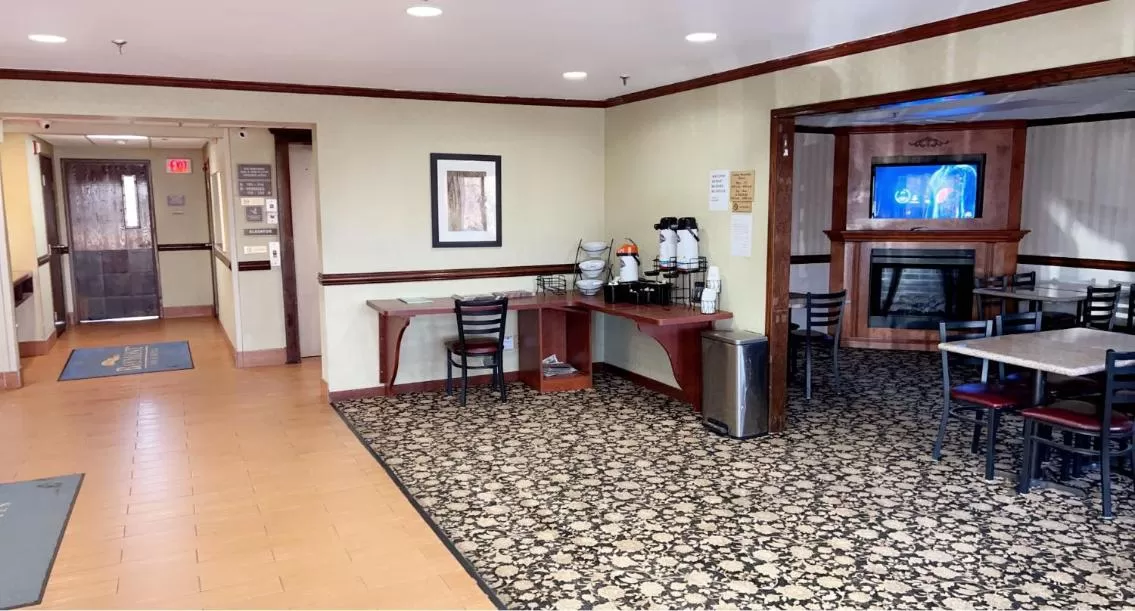 Restaurant/places to eat in Baymont by Wyndham Battle Creek/I-94