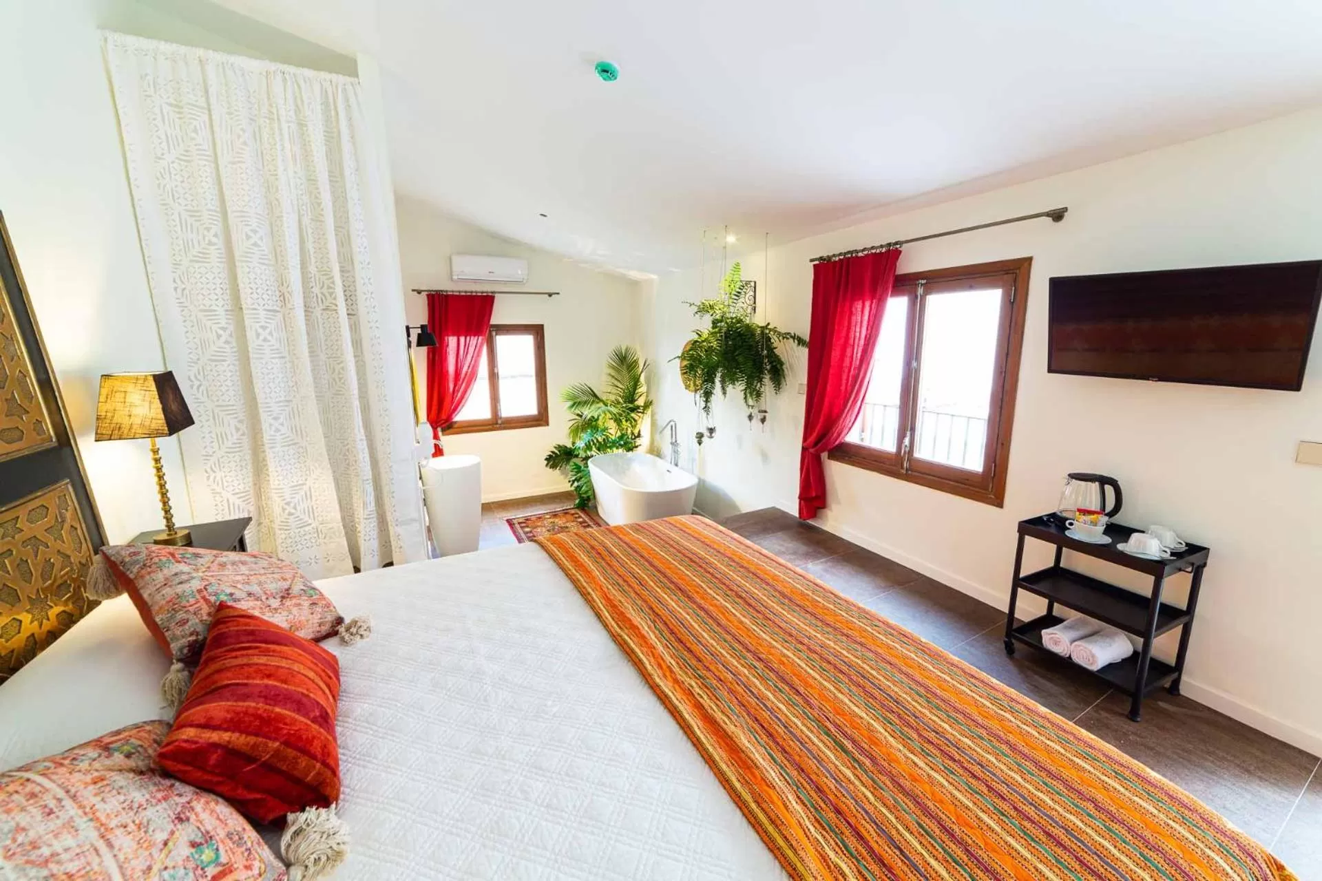 Photo of the whole room, Bed in Flor de Mandarina