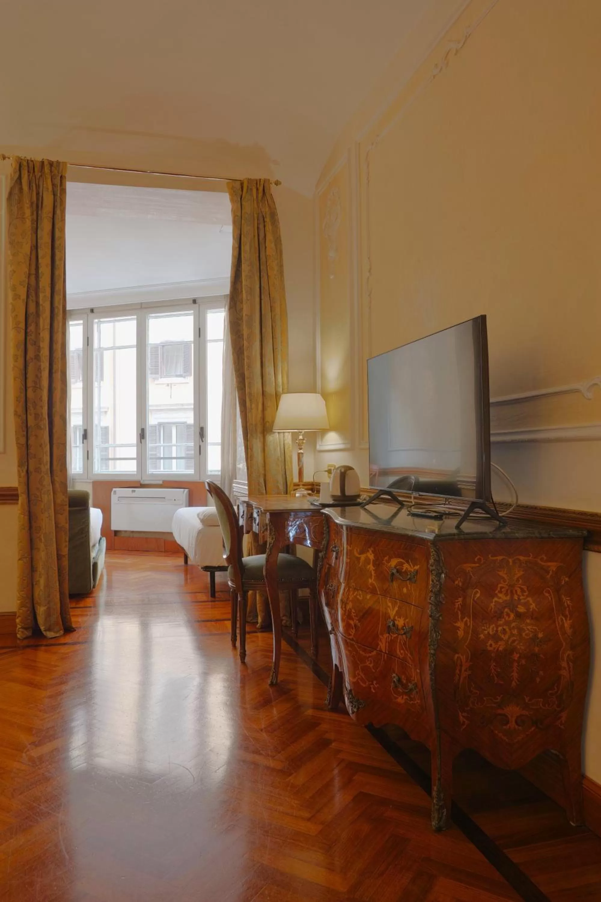 TV and multimedia in Hotel Hiberia