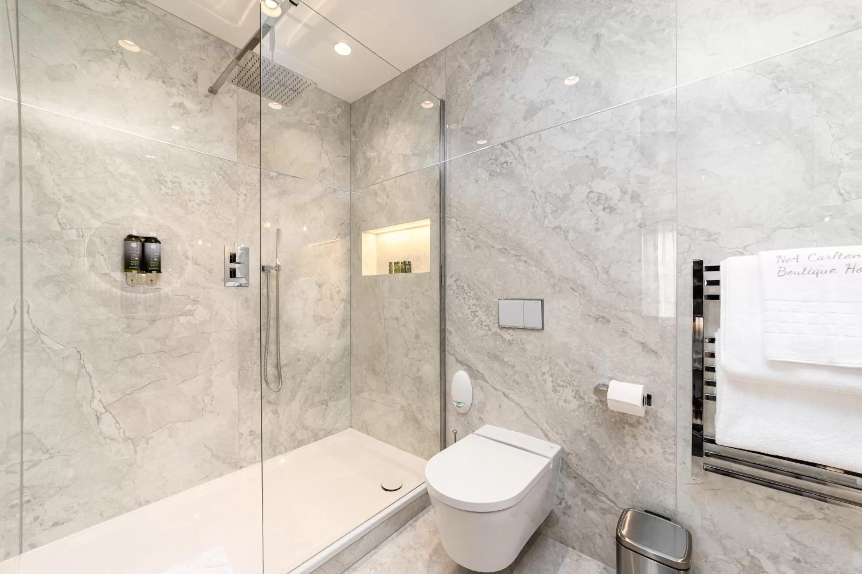 Shower in No.4 Carlton