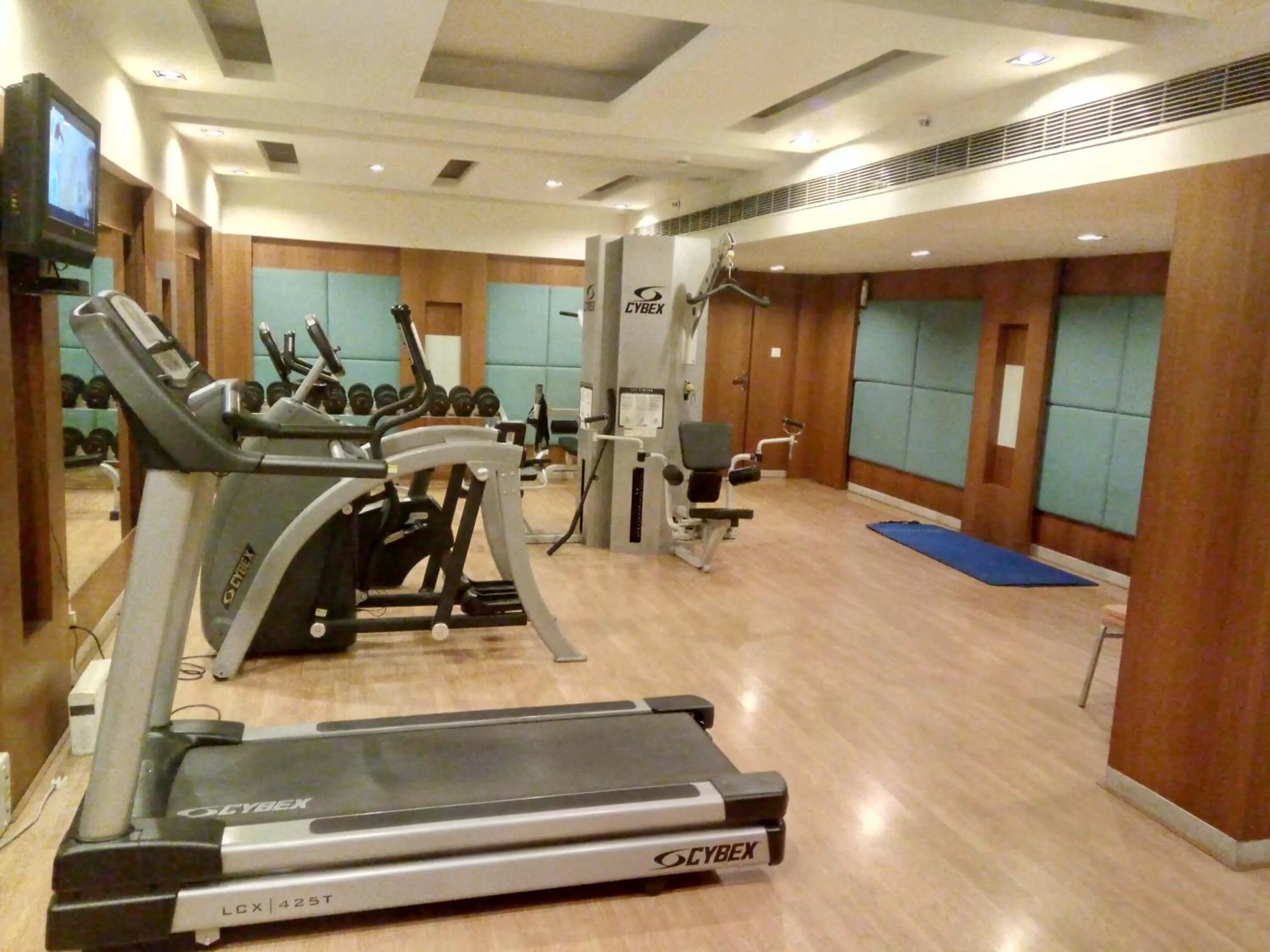 Fitness centre/facilities in Hampshire Plaza