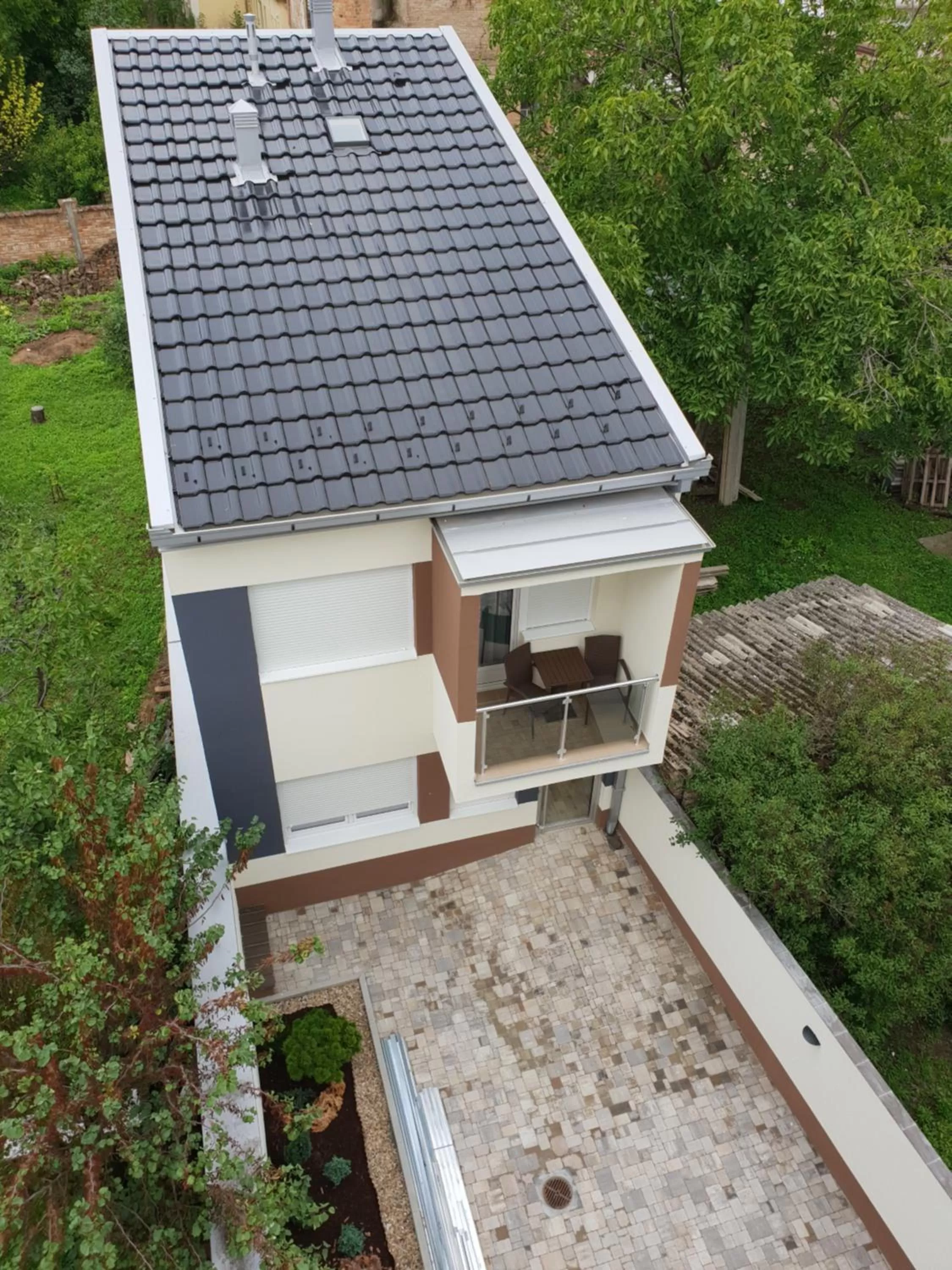 Property building in Konak Kutko