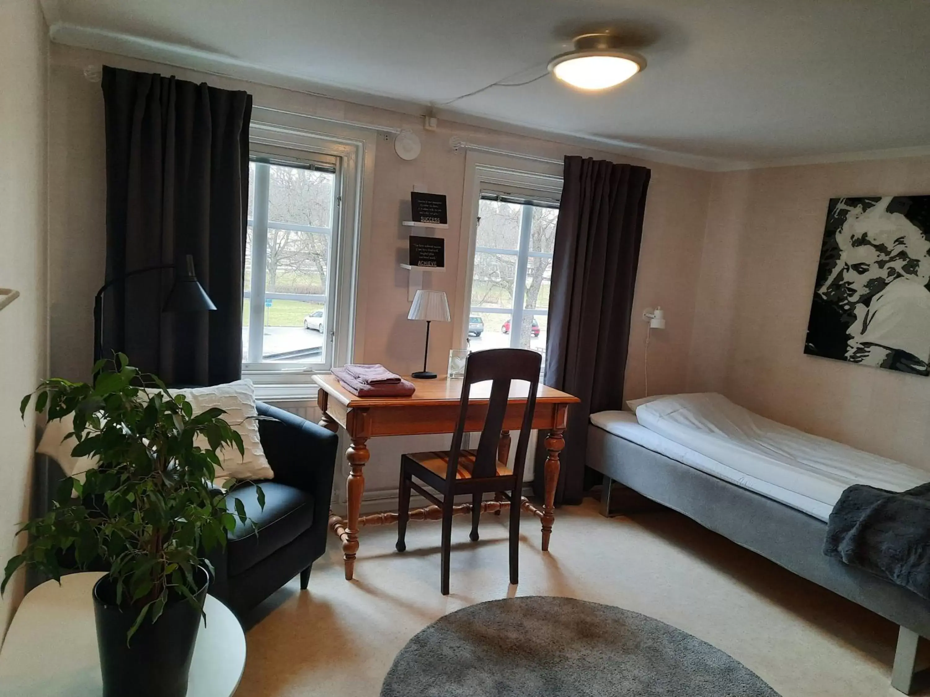 Single Room with Shared Bathroom in KvarnDammens Bed & Breakfast Single Room with Shared Bathroom in KvarnDammens Bed & Breakfast