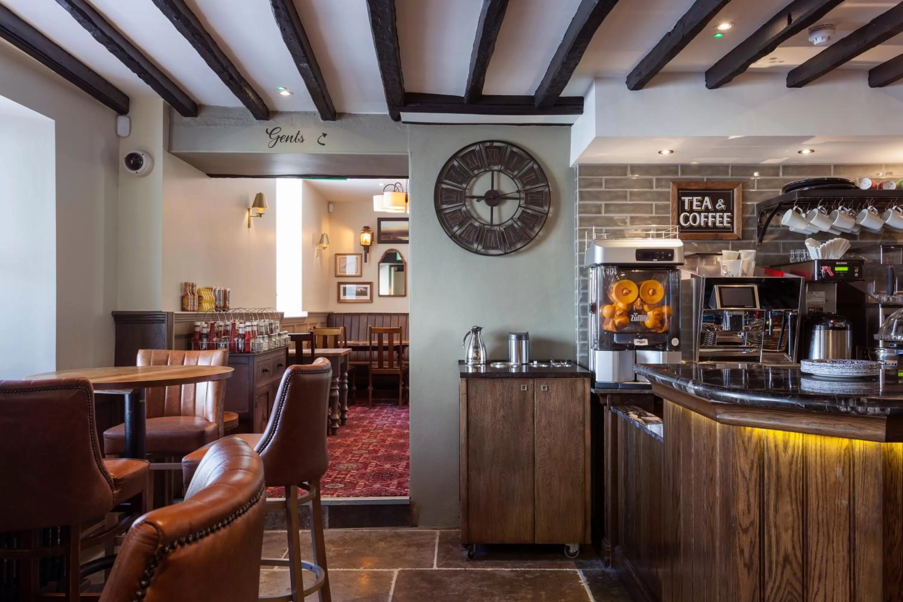 Lounge or bar, Restaurant/Places to Eat in The White Hart Hotel Wetherspoon