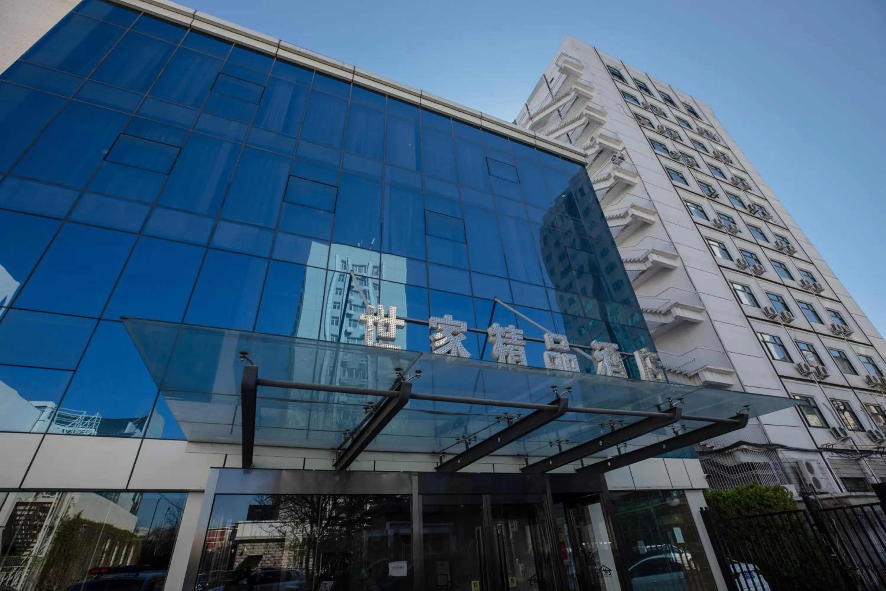 Facade/entrance in Beijing Saga Hotel