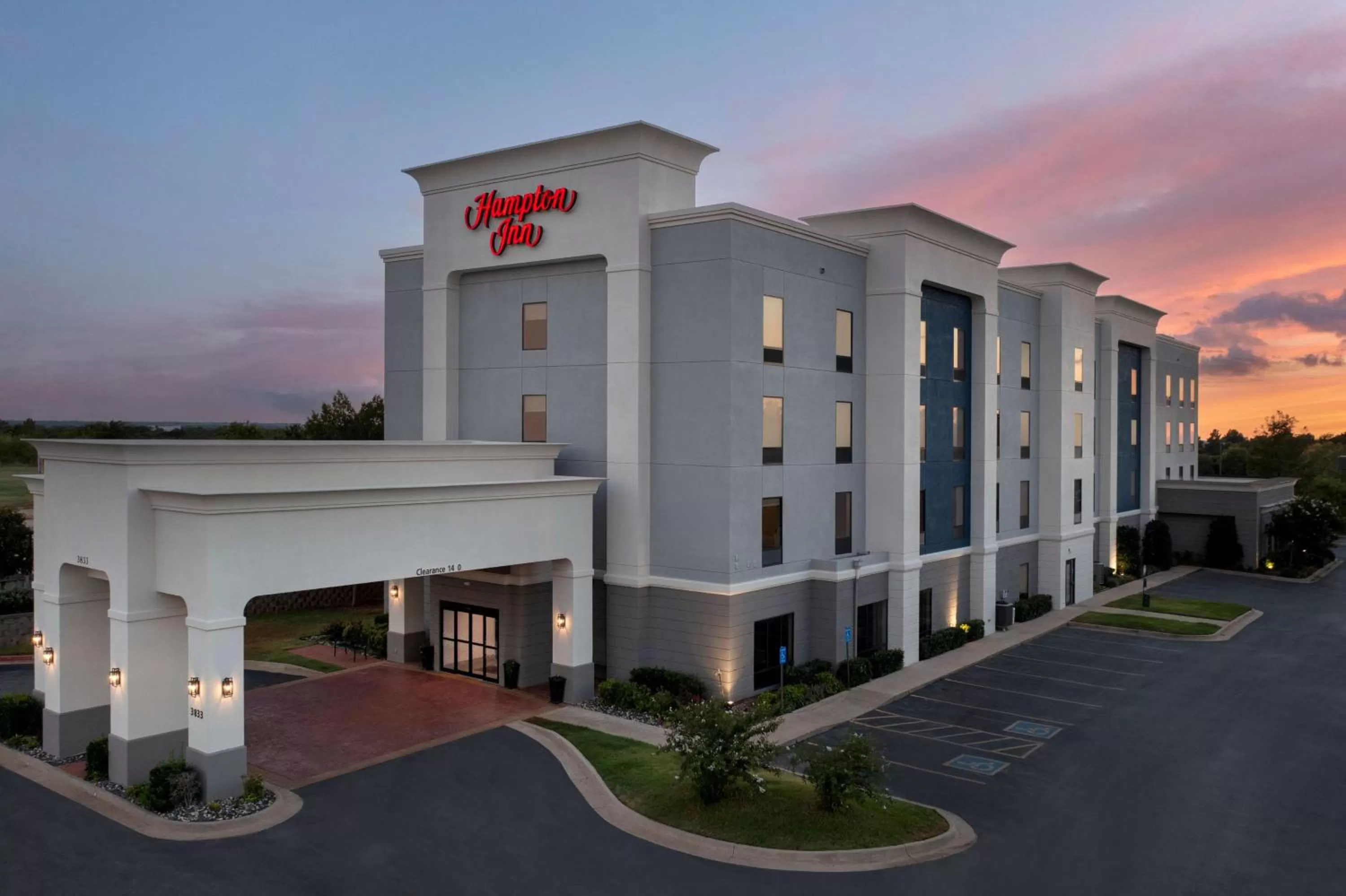 Property building in Hampton Inn Duncan