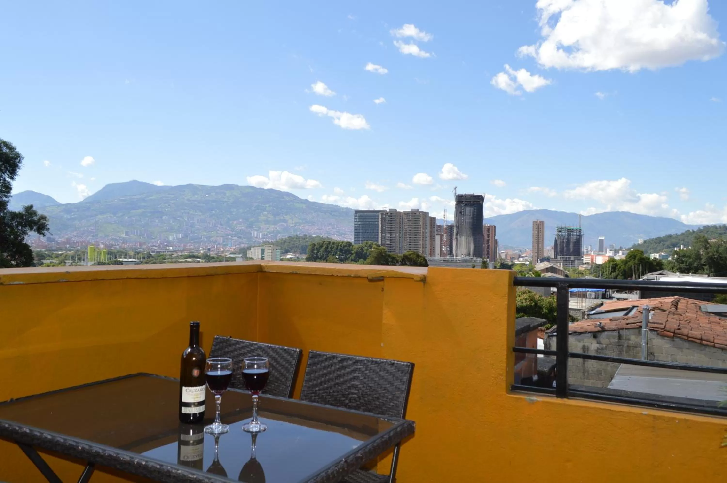 Balcony/Terrace, Mountain View in Poblado Guest House