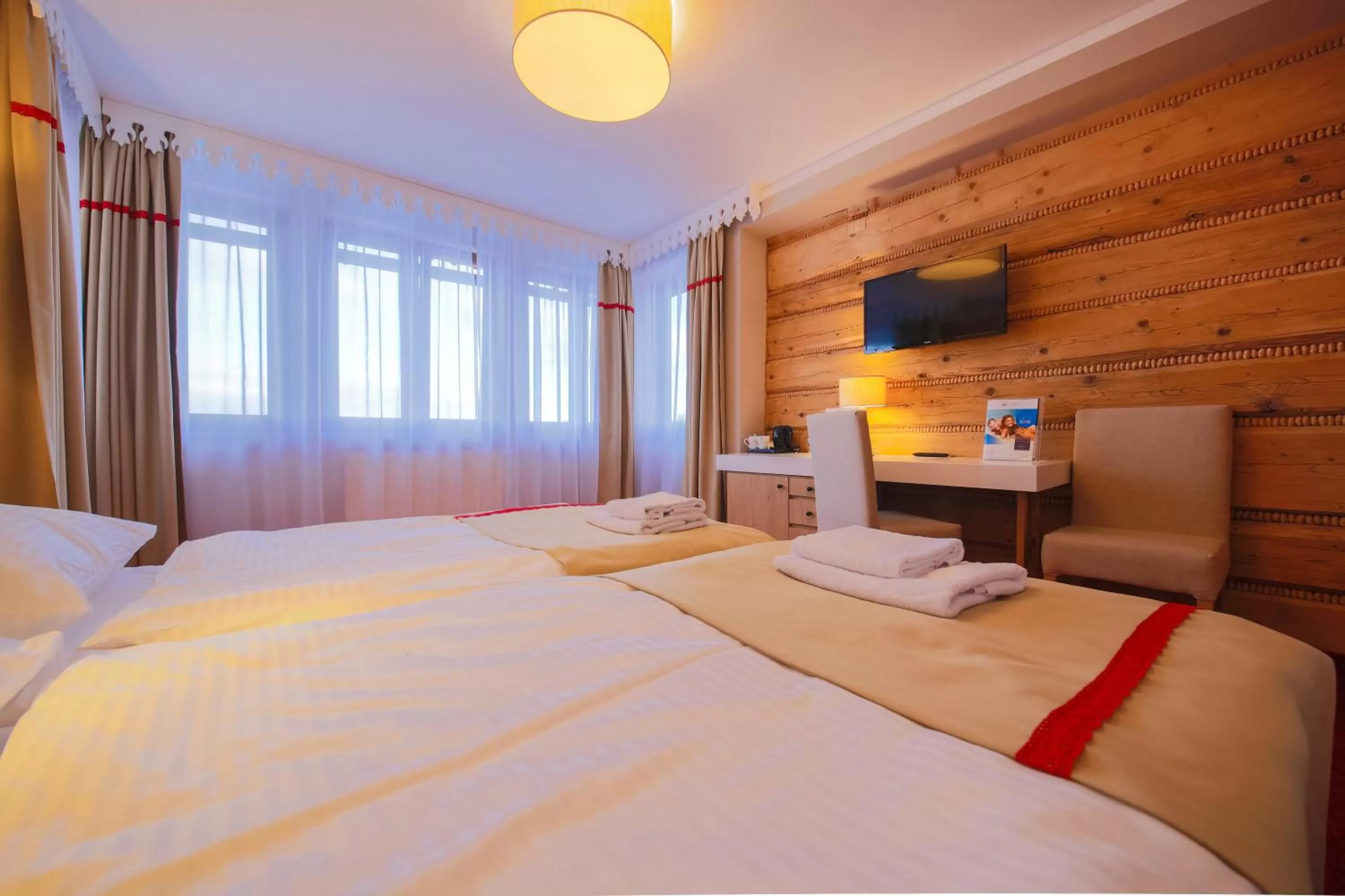 Photo of the whole room, Bed in HOTEL*** NAT Bukowina Tatrzańska