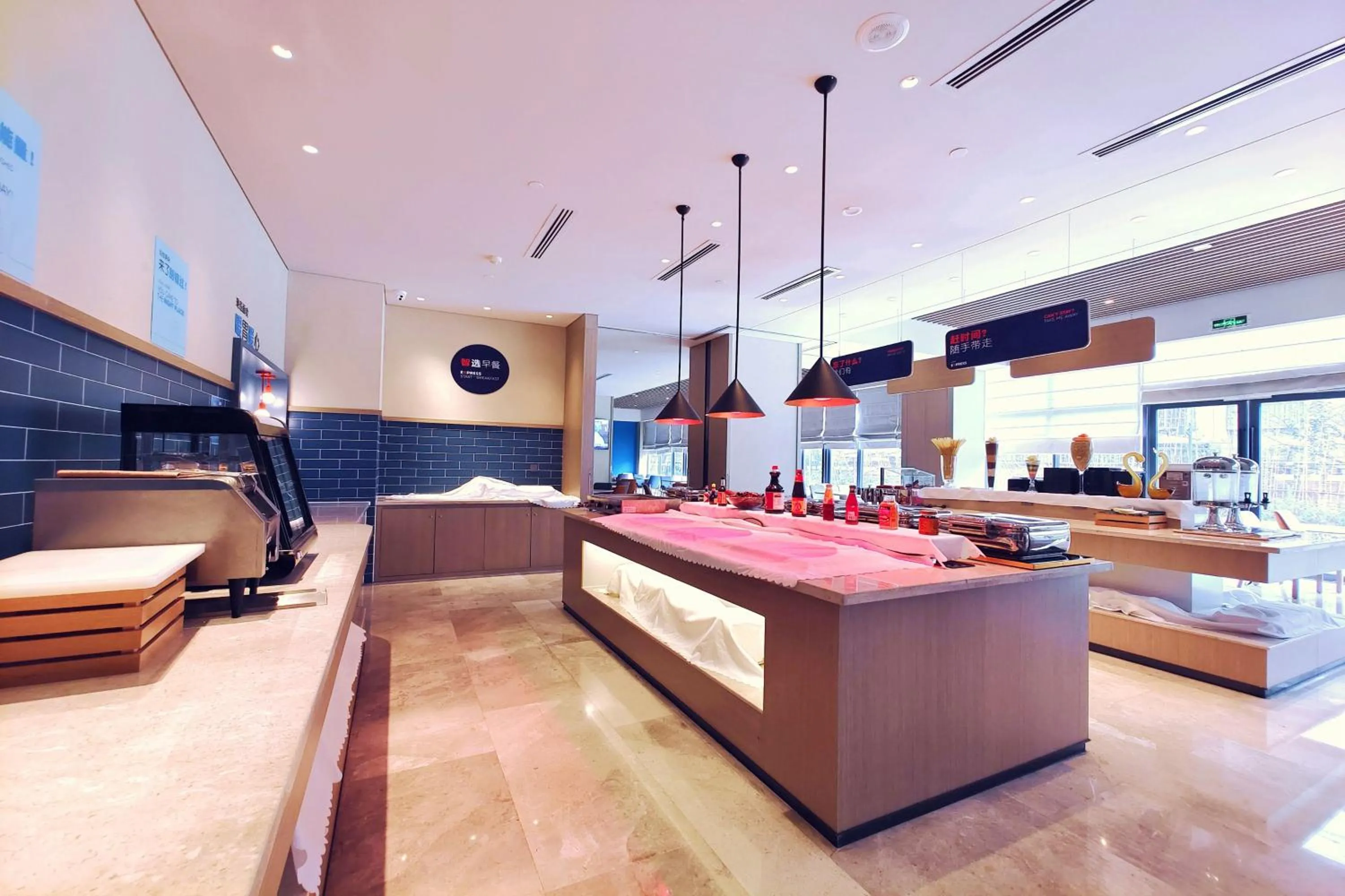 Restaurant/places to eat in Holiday Inn Express Kunming West by IHG