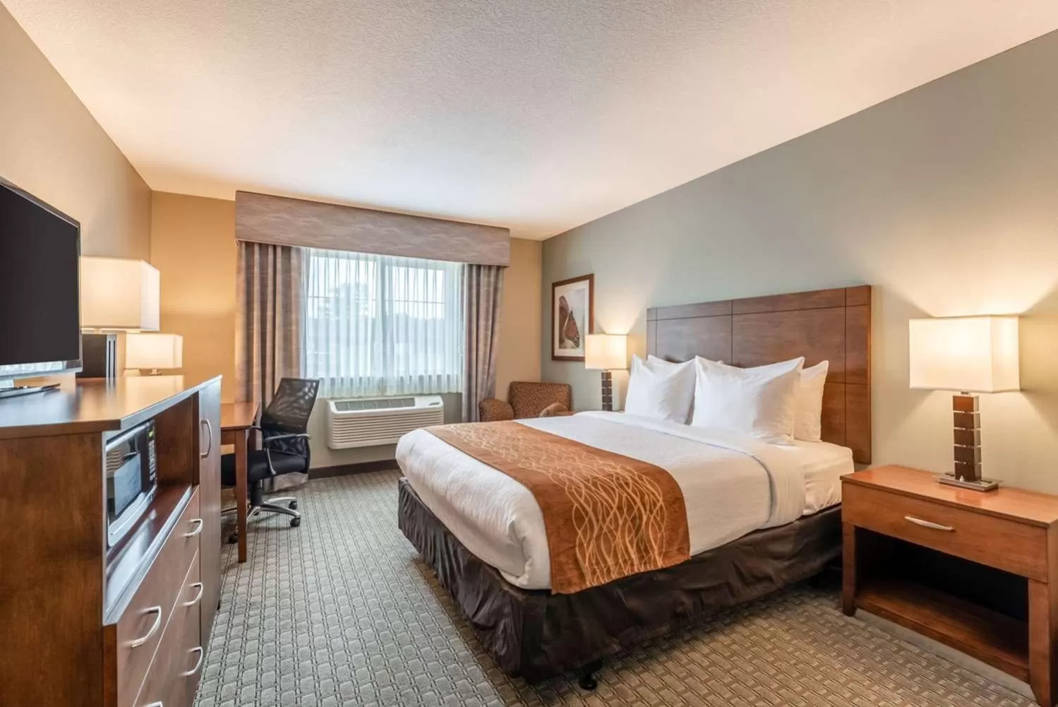 Bed in Comfort Inn & Suites Shakopee Downtown Area