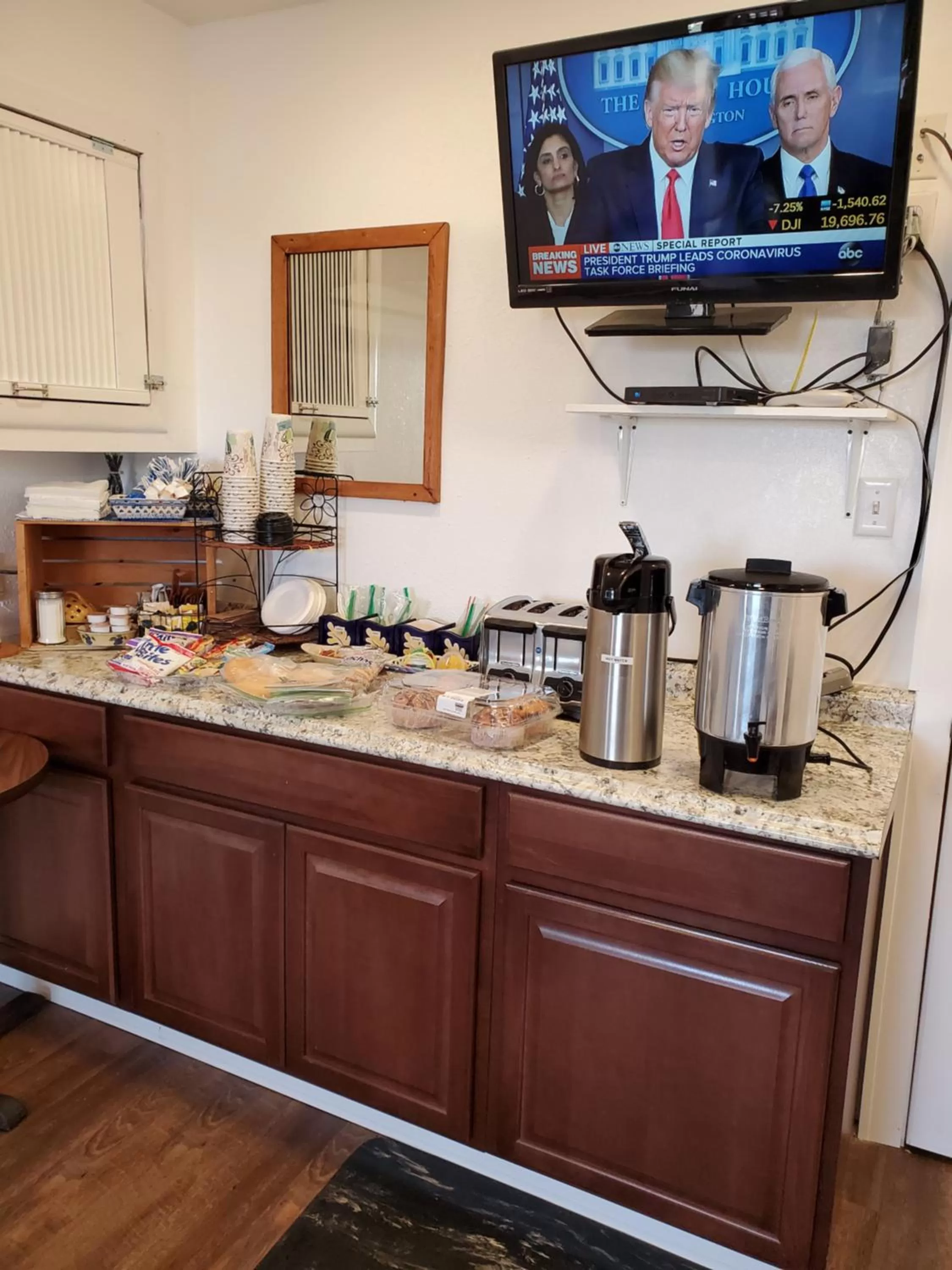 Breakfast in Ontario Inn