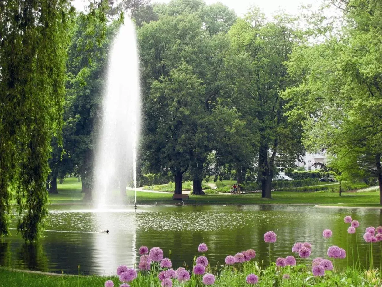 Grand Deluxe Double Room with Garden View in Thermalis - Das Boardinghouse im Kurpark Bad Hersfeld Grand Deluxe Double Room with Garden View in Thermalis - Das Boardinghouse im Kurpark Bad Hersfeld