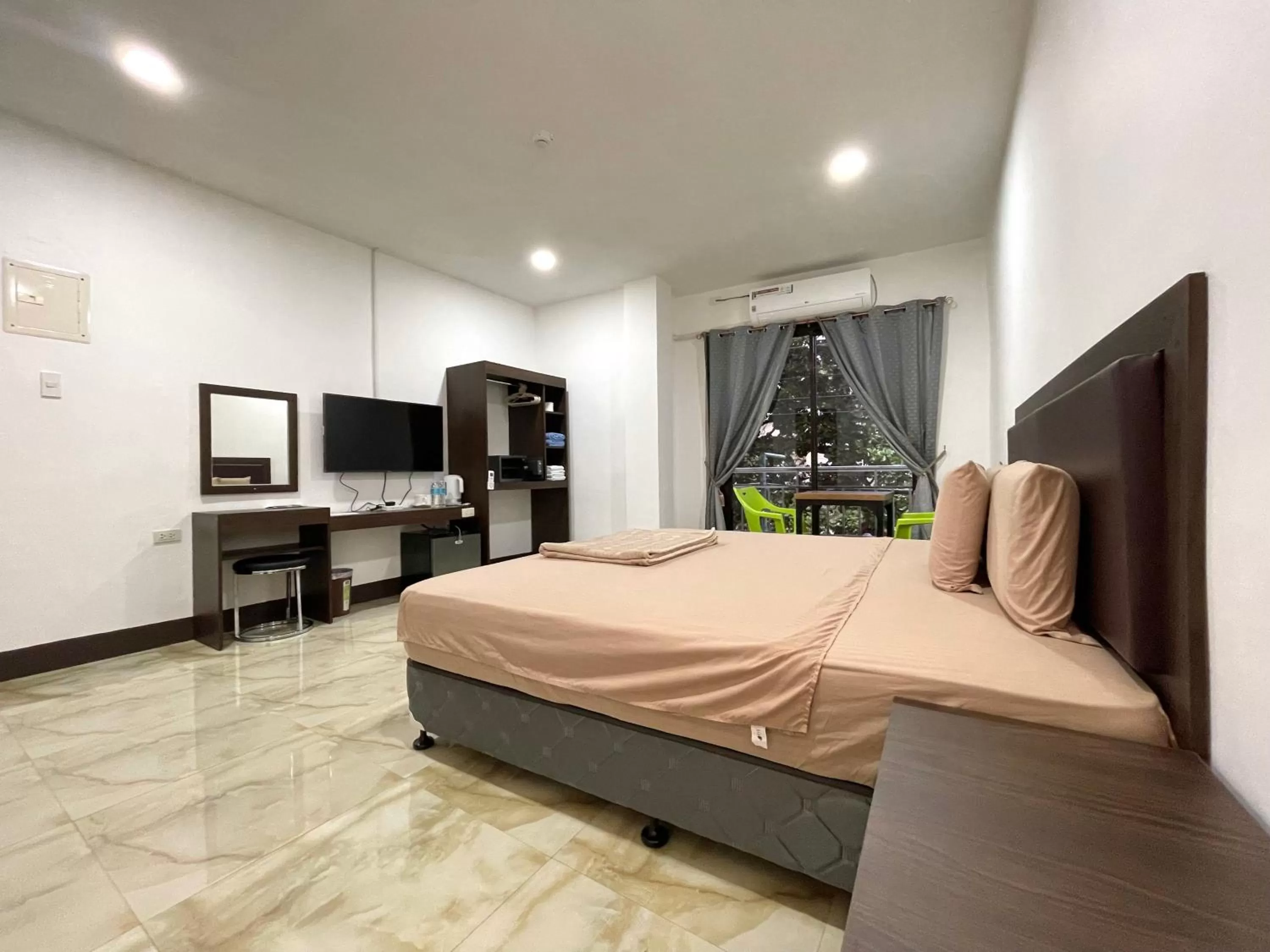 Bed in MGH Alona Resort