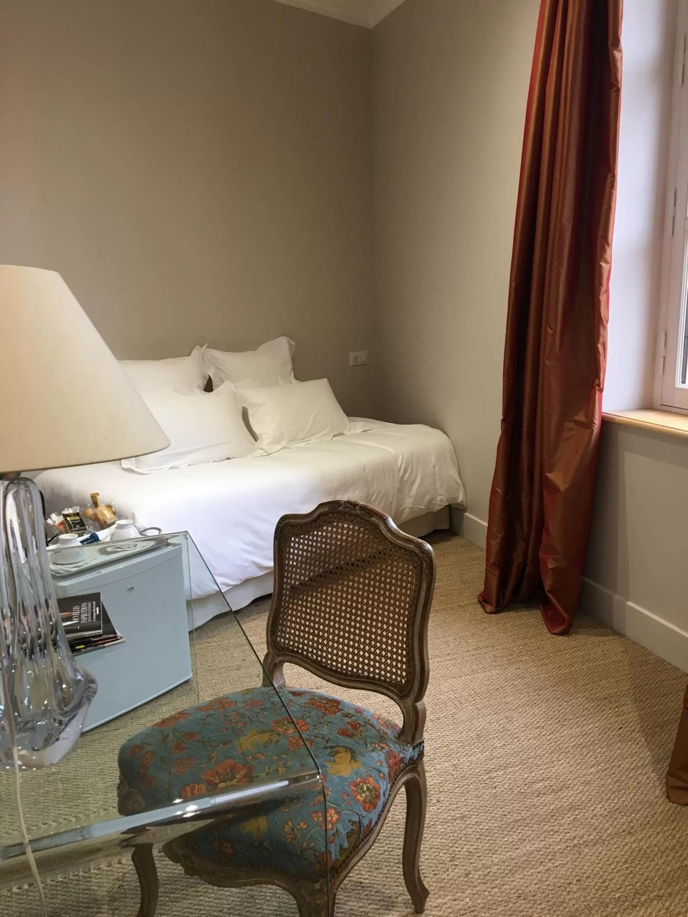 Seating area, Bed in Hôtel du Domaine de La Groirie - Le Mans