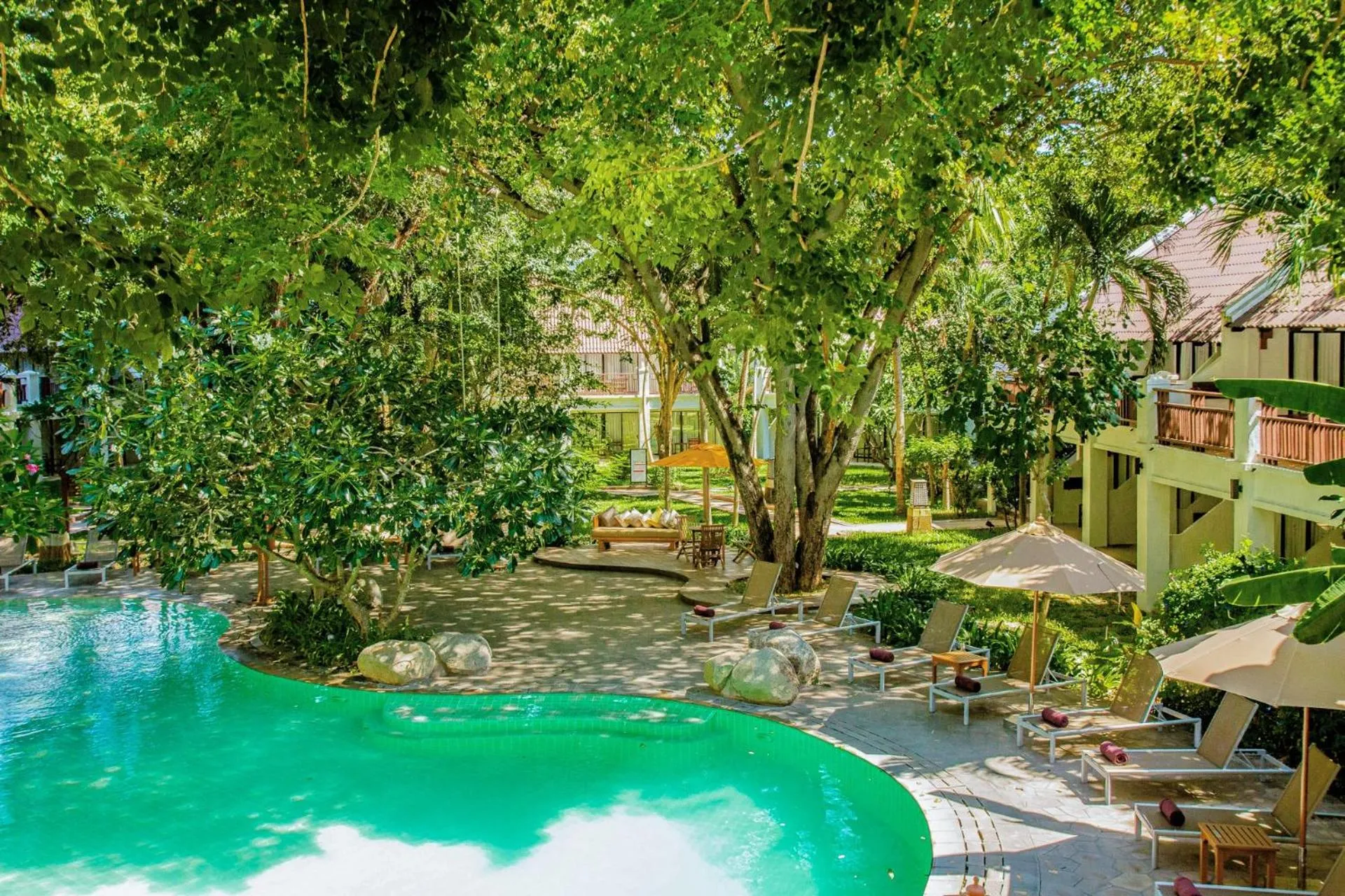 Property building in Woodlands Hotel and Resort Pattaya