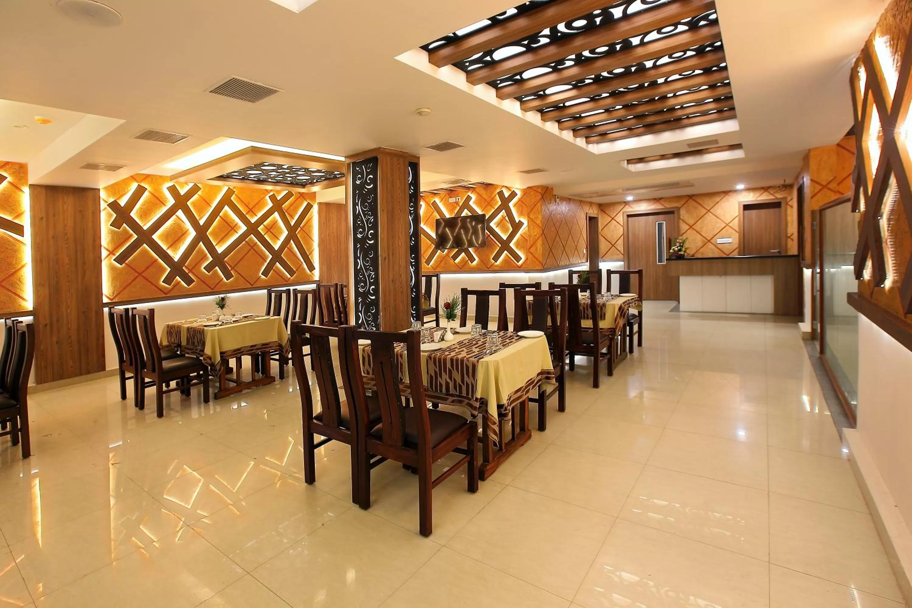 Restaurant/places to eat in Hotel Heyday