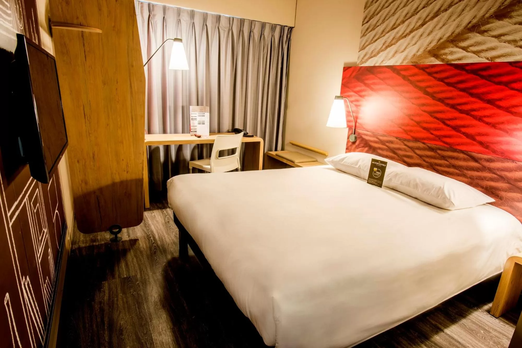 Photo of the whole room, Bed in Hotel Ibis Cali Granada