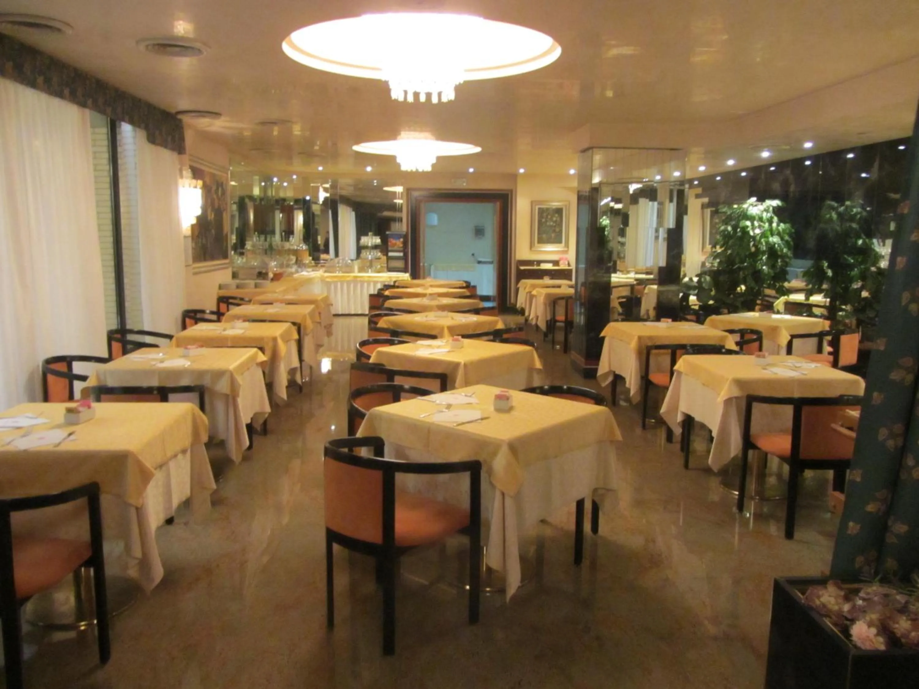 Restaurant/places to eat in Hotel Leonardo Da Vinci