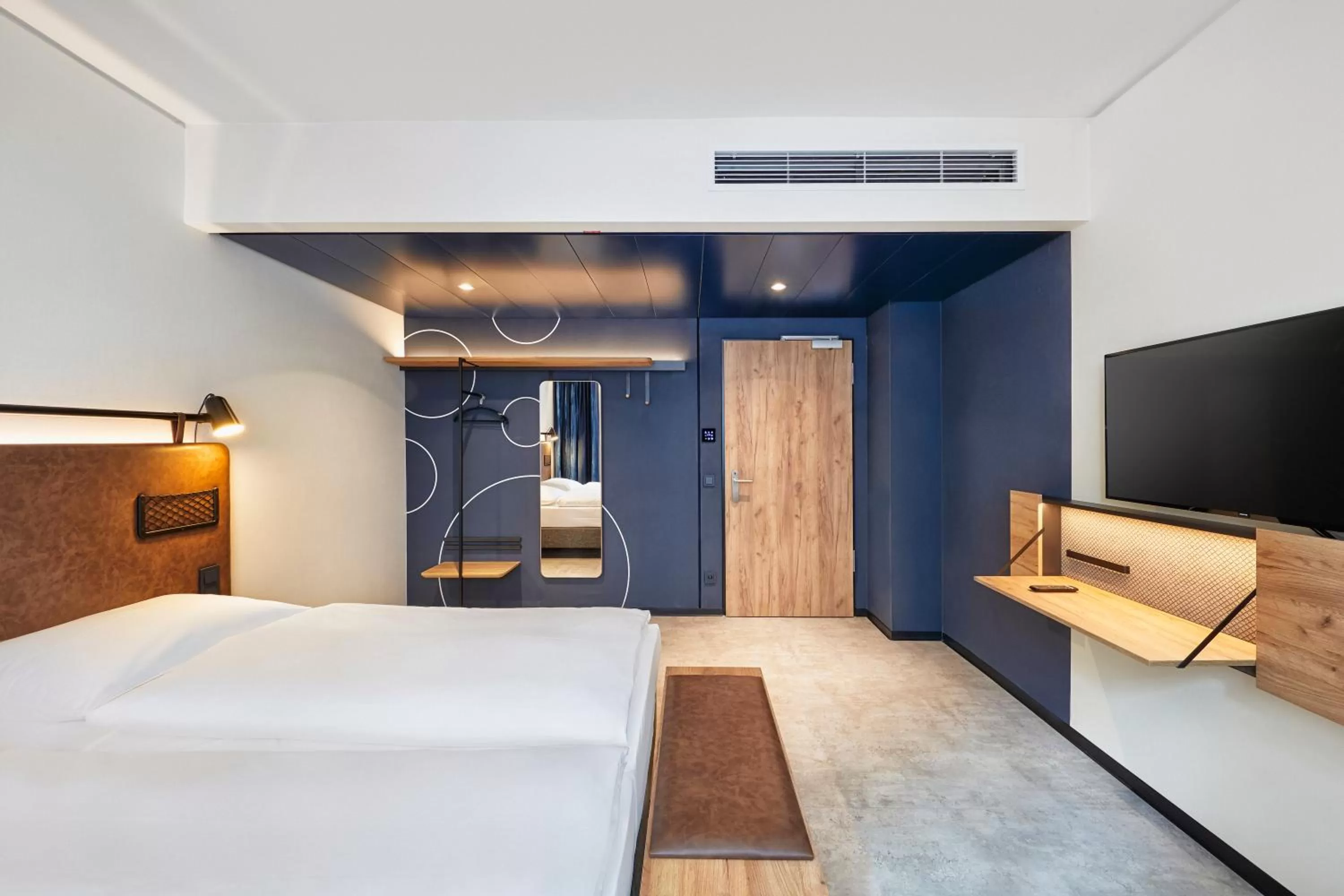 Photo of the whole room, Bed in H2 Hotel Düsseldorf City