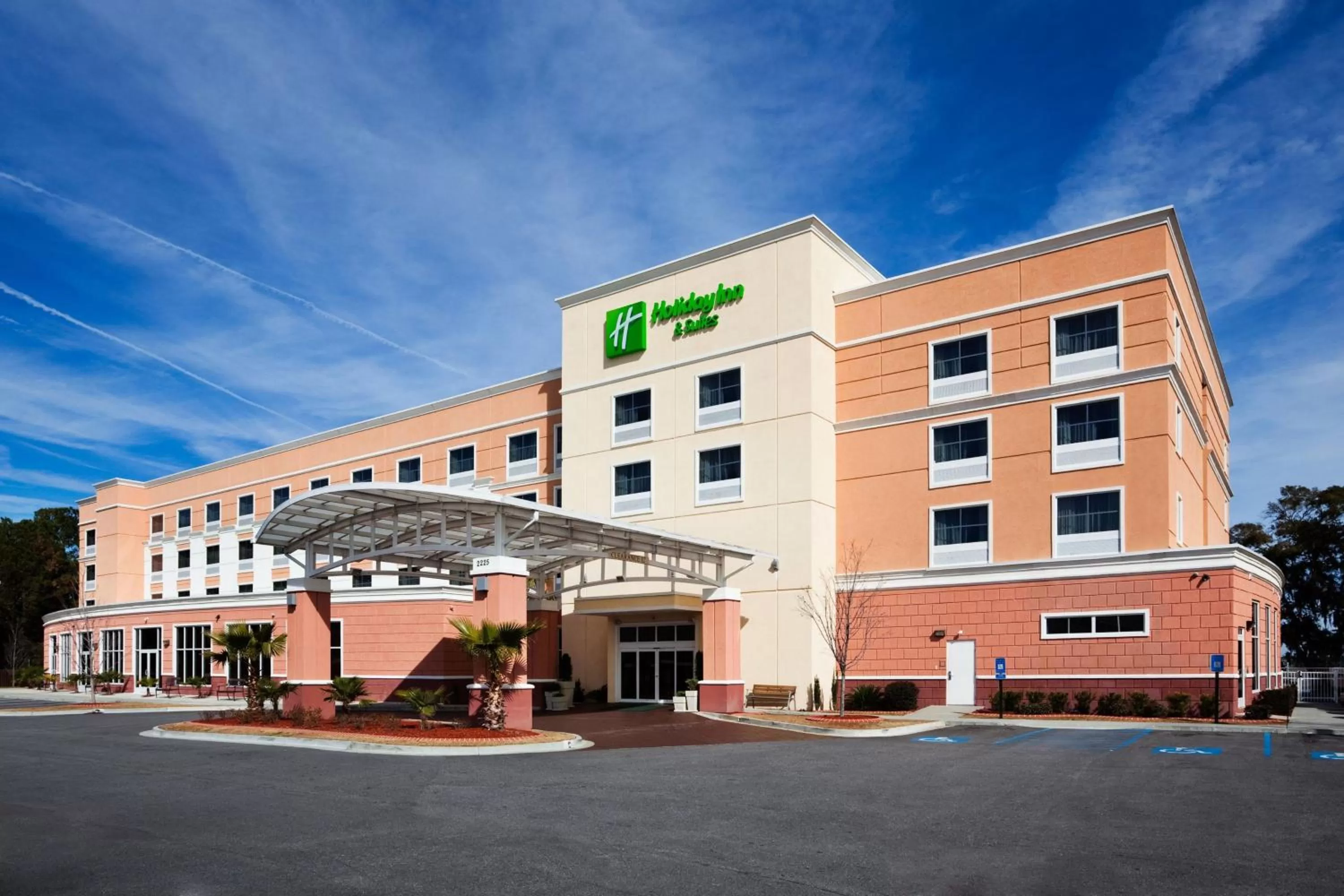 Property building in Holiday Inn Hotel & Suites Beaufort at Highway 21 by IHG
