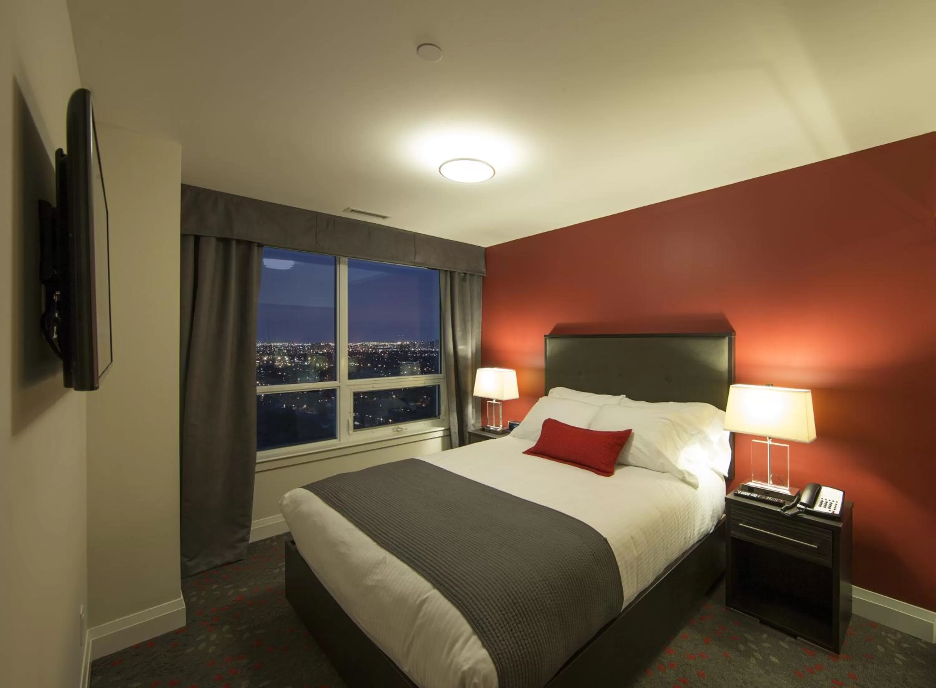 Suite with Balcony in Liberty Suites