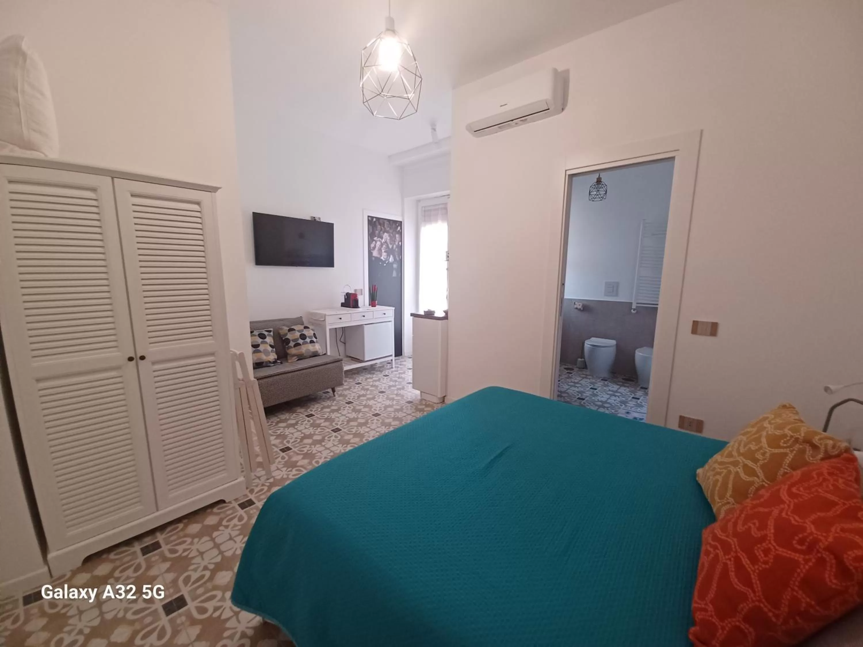 Photo of the whole room, Bed in Edahouse