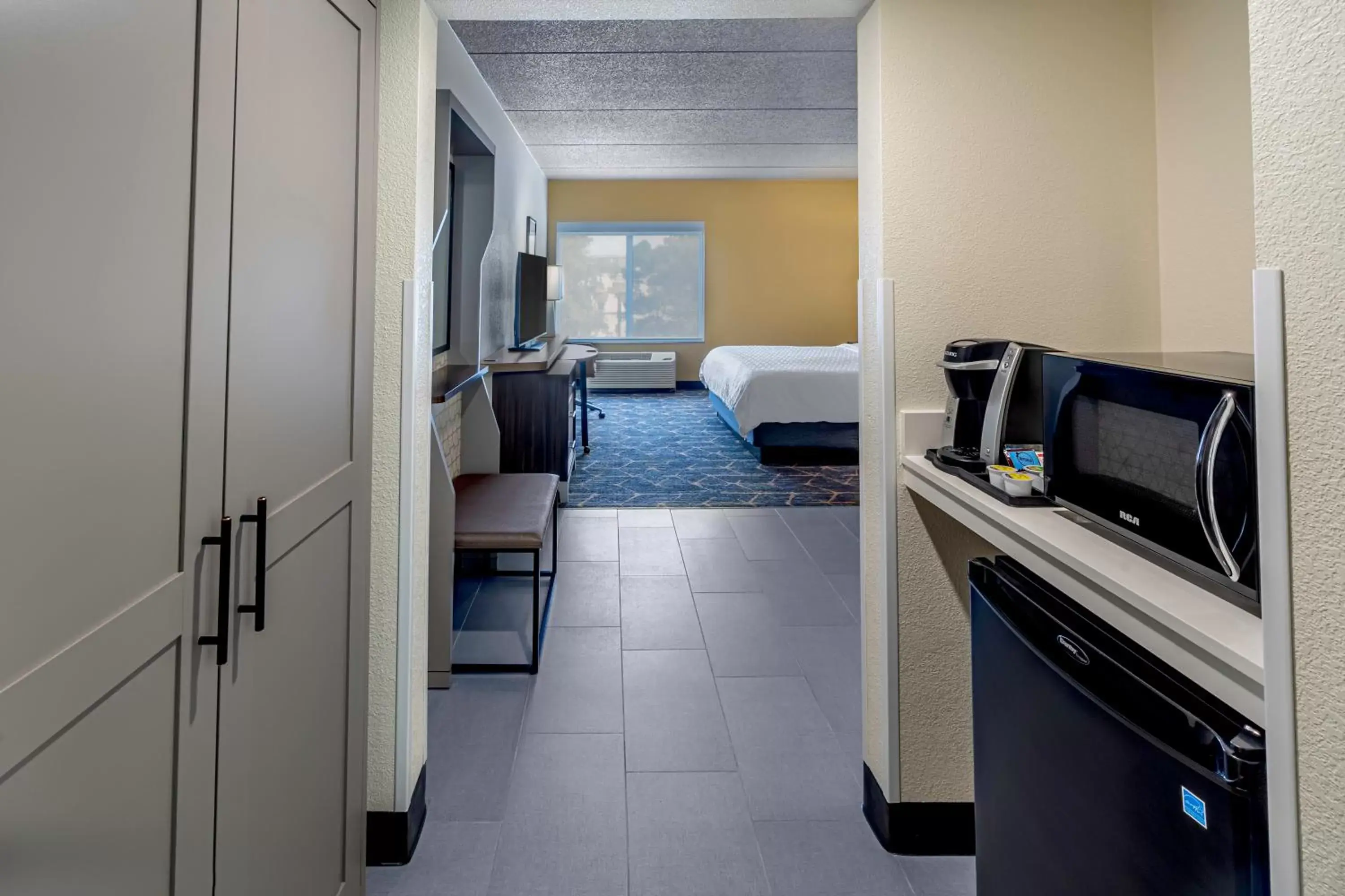 Standard King Room with Pool View in Holiday Inn & Suites Wausau-Rothschild by IHG Standard King Room with Pool View in Holiday Inn & Suites Wausau-Rothschild by IHG