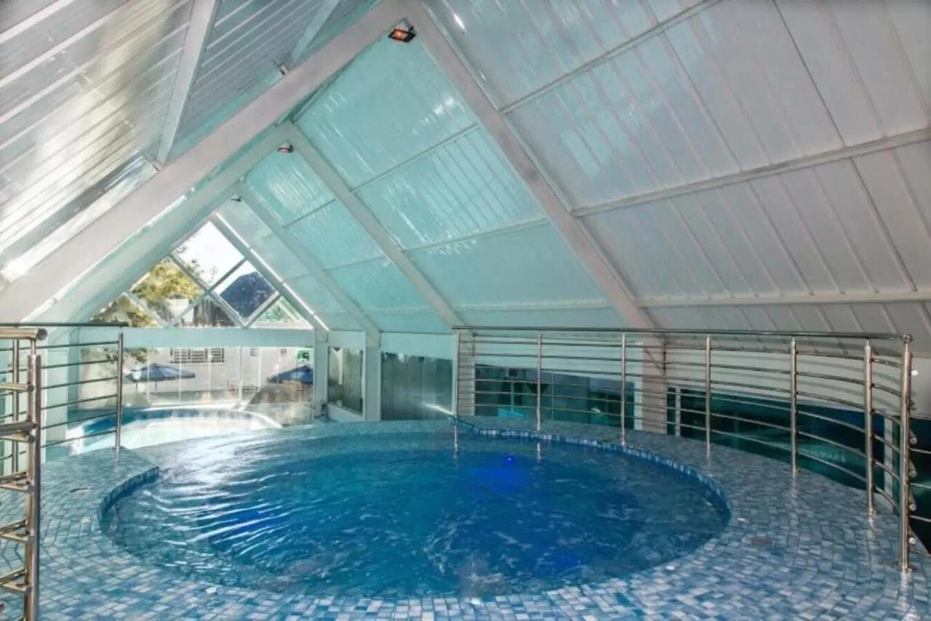 Swimming pool in Hotel Dan Inn Campos do Jordão