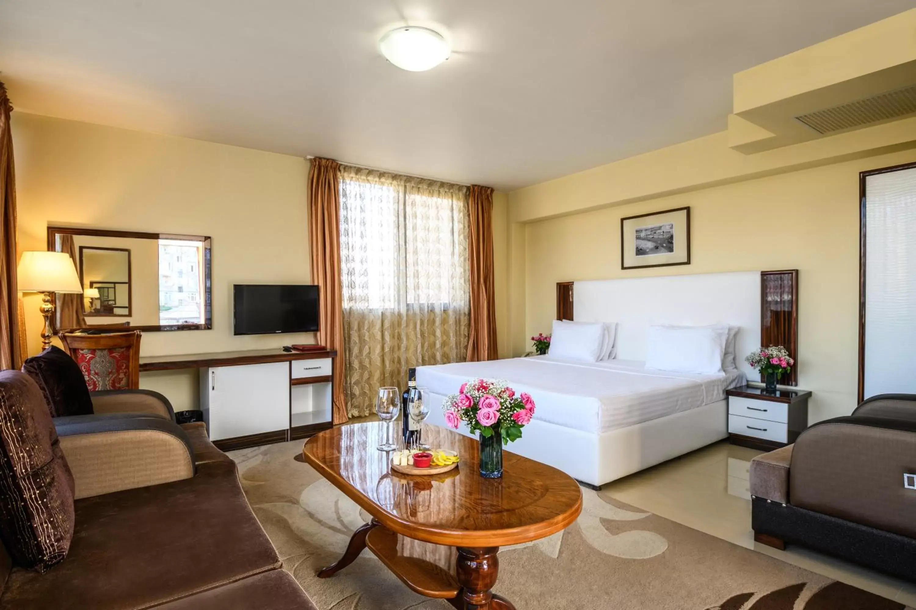 Junior Suite with Balcony in Royal Plaza by Stellar Hotels, Yerevan Junior Suite with Balcony in Royal Plaza by Stellar Hotels, Yerevan