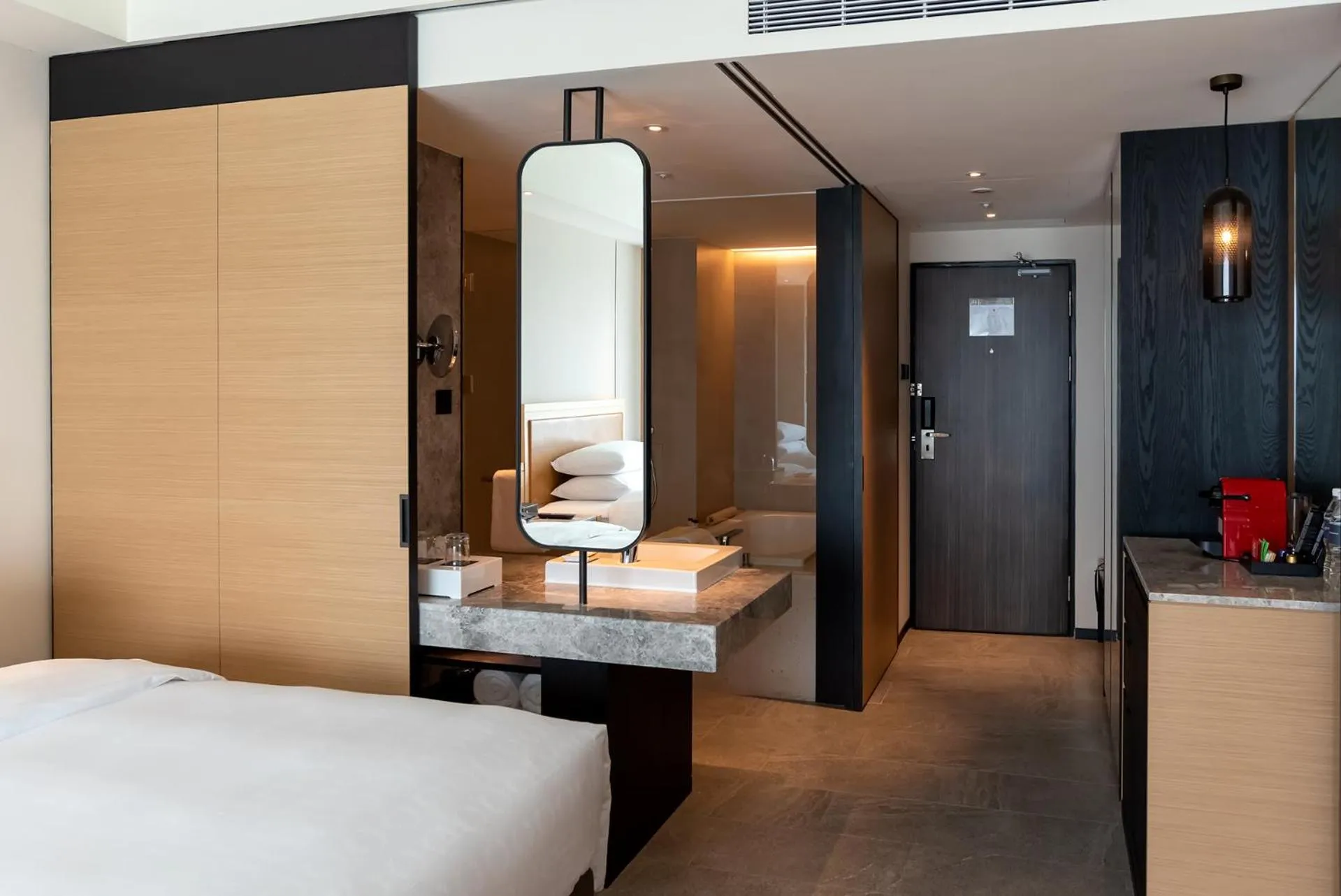 Photo of the whole room, Bed in Sheraton Taoyuan Hotel