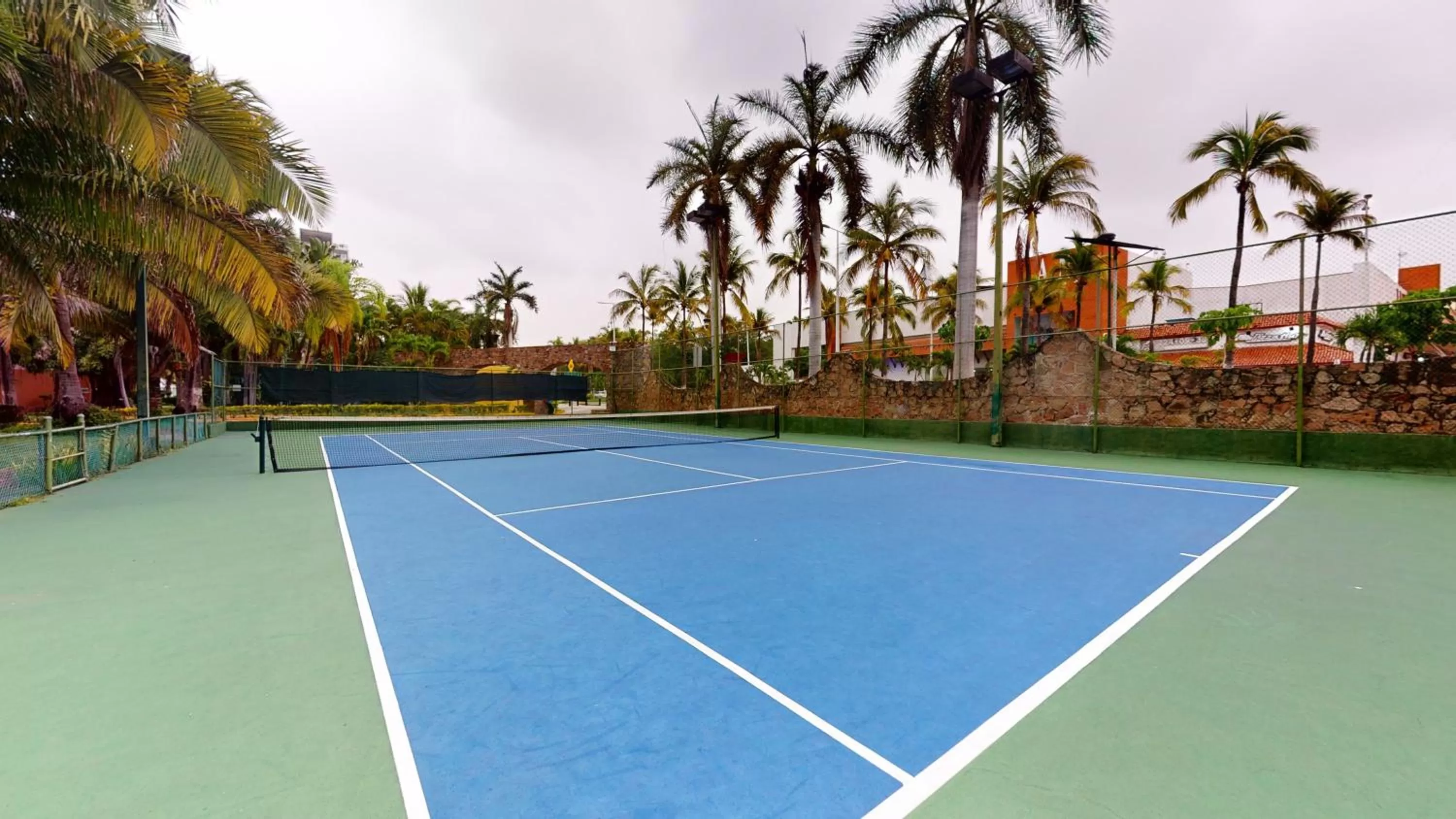 Tennis court in Park Royal Homestay Los Tules Puerto Vallarta