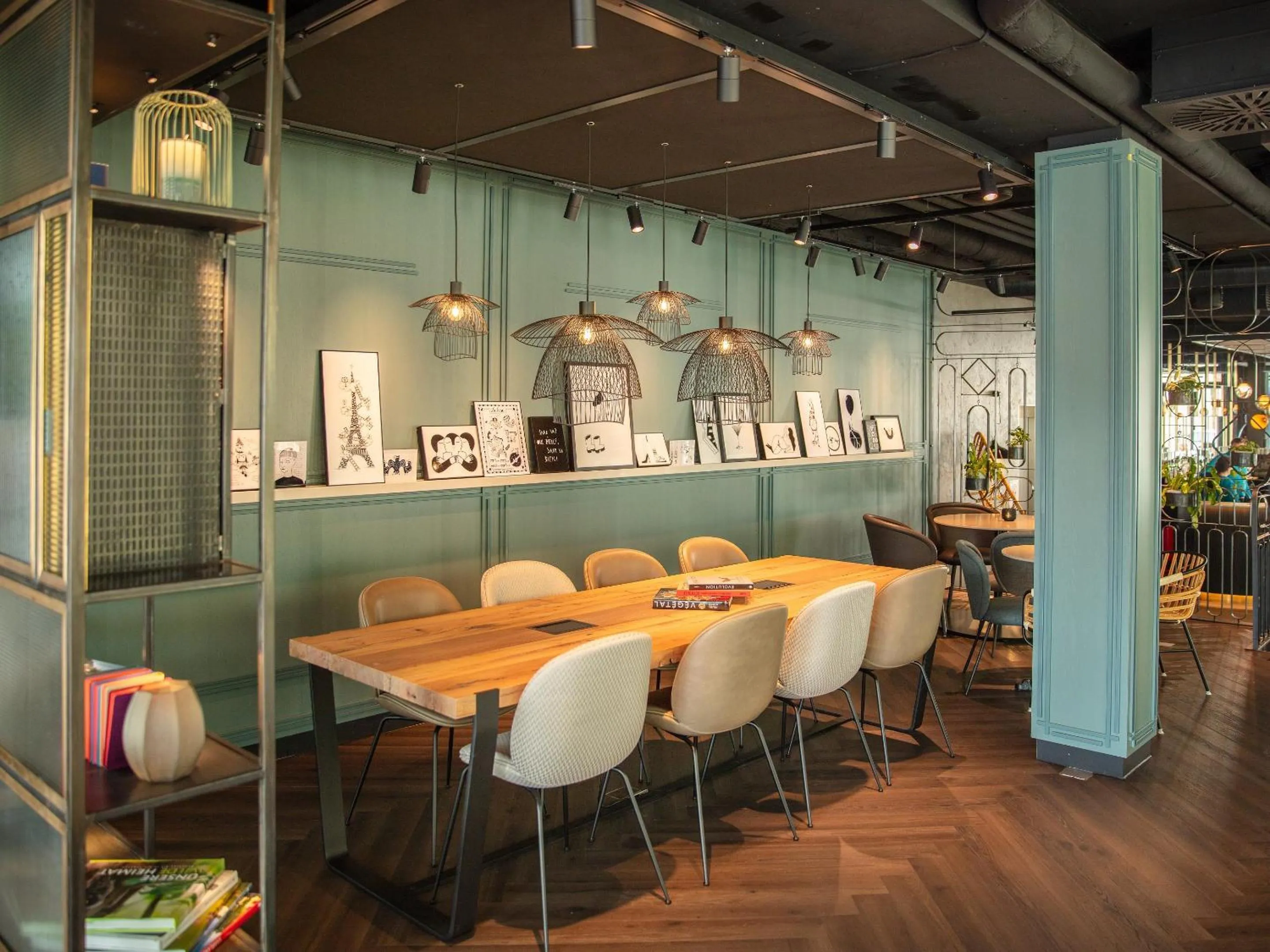 Lounge or bar in Motel One Saarbrücken