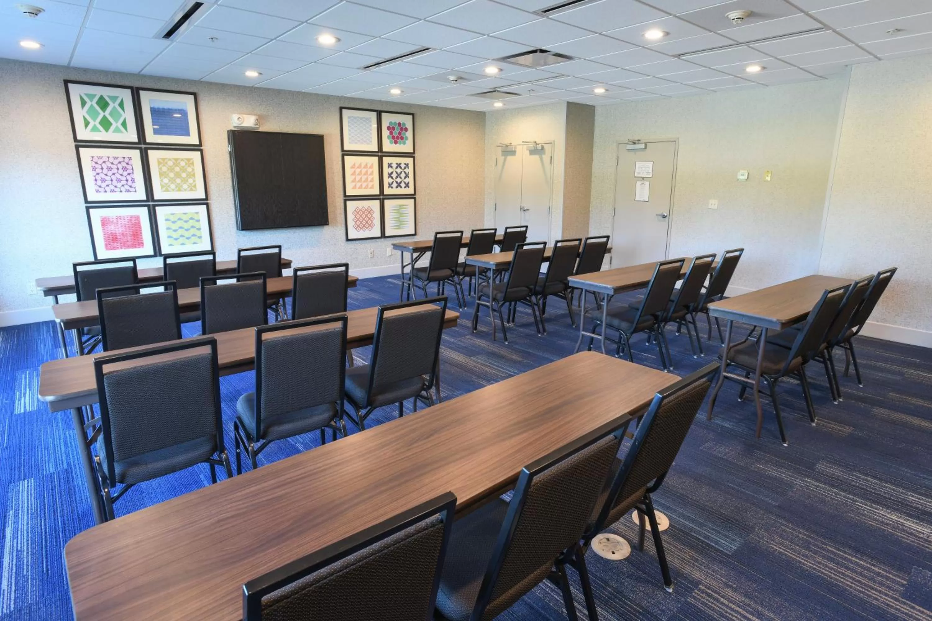 Meeting/conference room in Holiday Inn Express Hotel & Suites Richwood - Cincinnati South by IHG