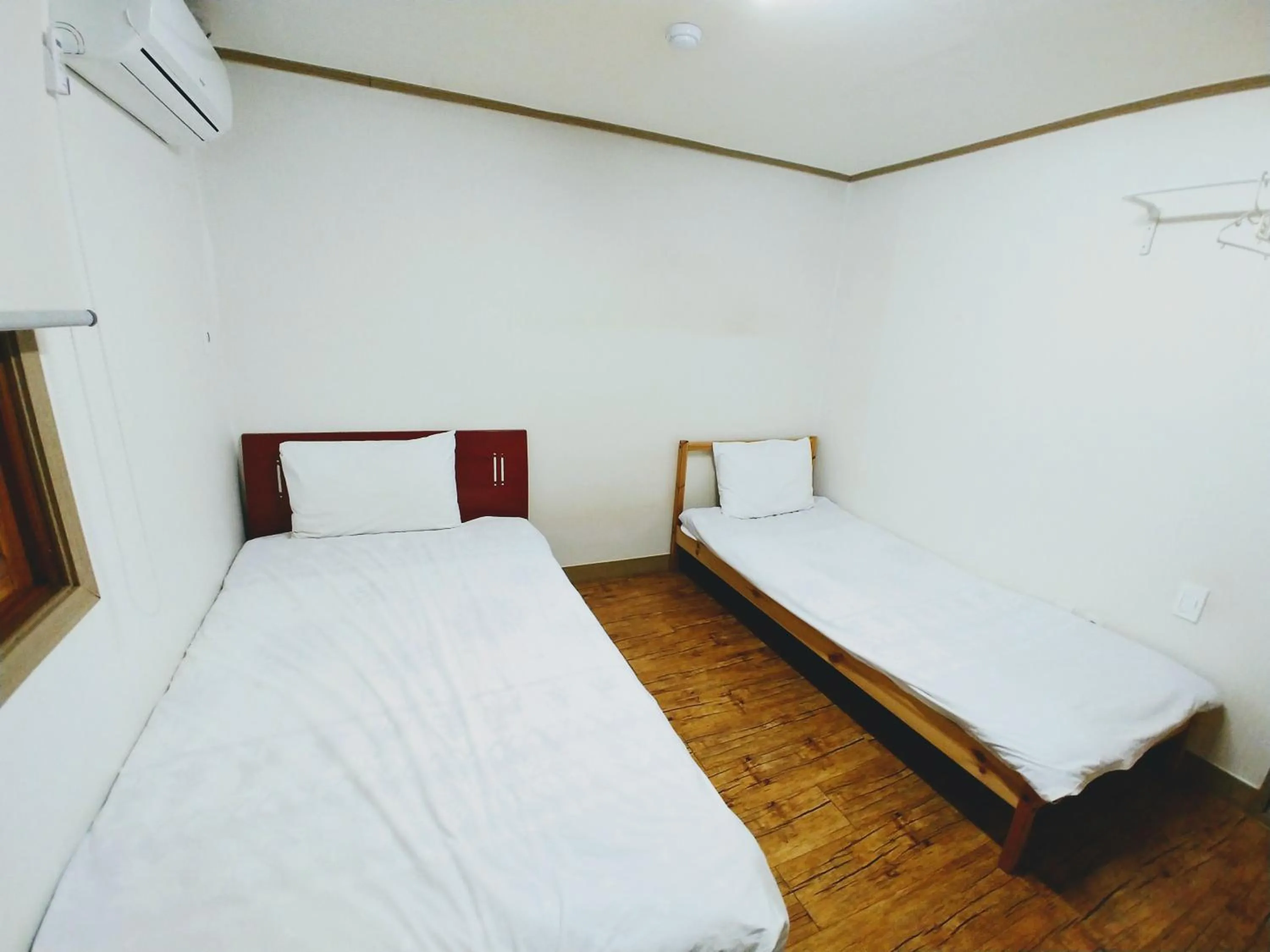 Bedroom, Bed in Jeju Masil Guesthouse