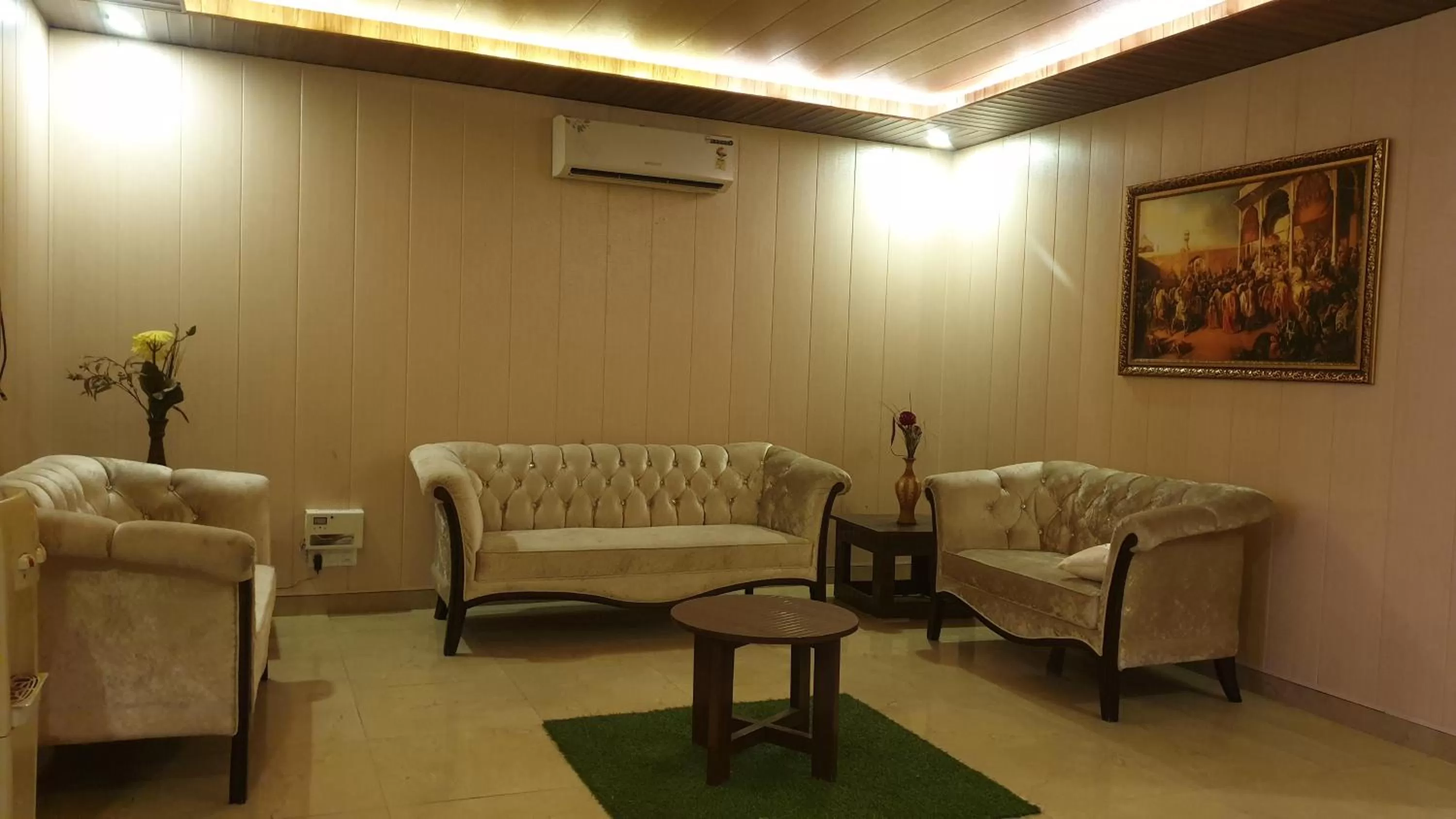 Lounge or bar in Maple Leaf Hotel