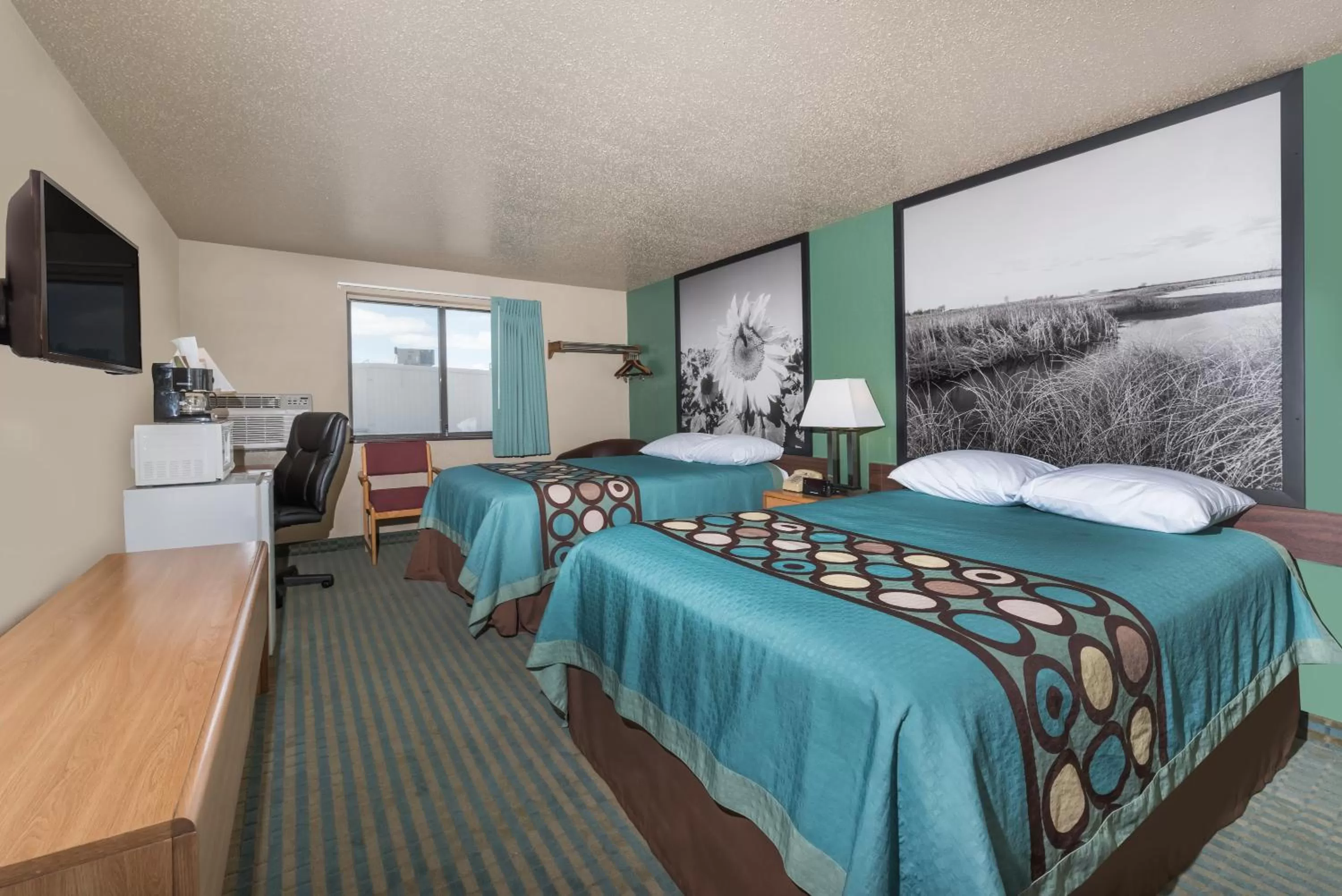 Photo of the whole room, Bed in Super 8 by Wyndham Devils Lake