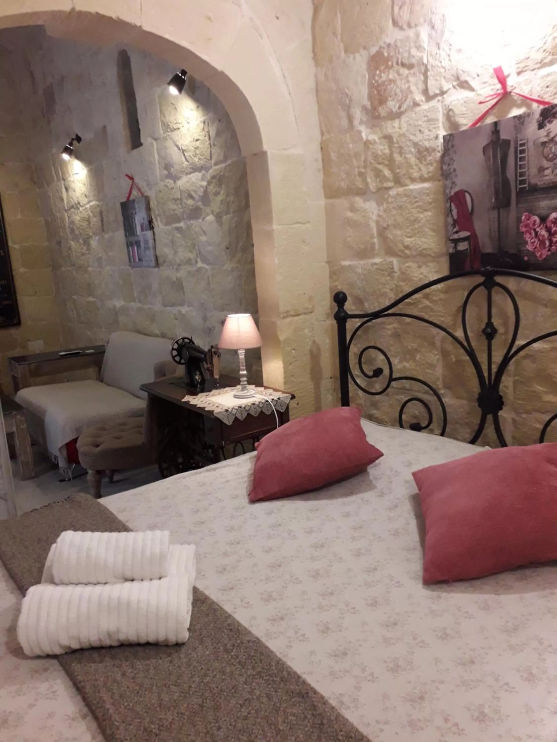 Bed in Casal Annunzia Boutique Accomodation