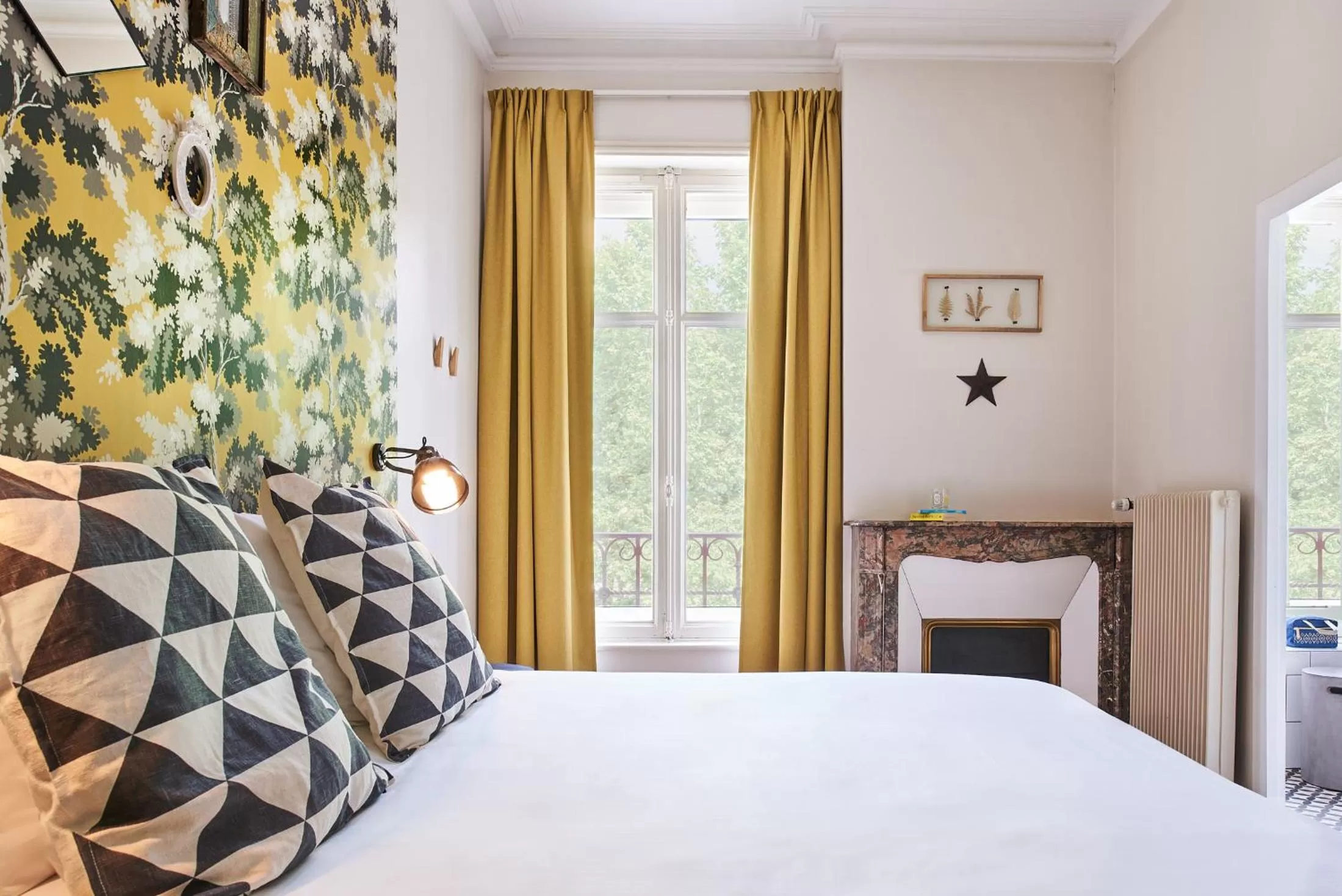 Bed in Hôtel Stanley by HappyCulture