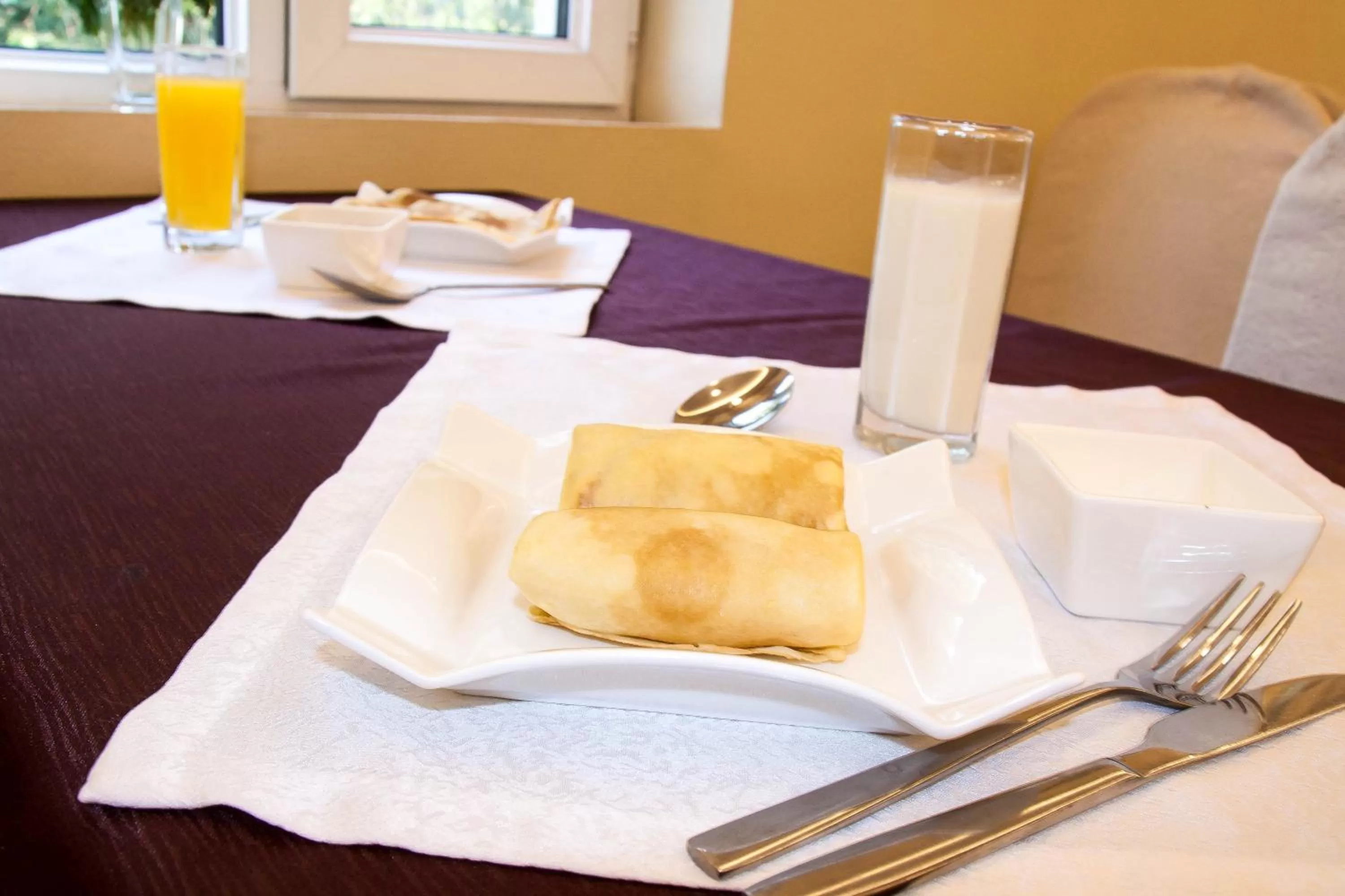 Continental breakfast in Salut Hotel