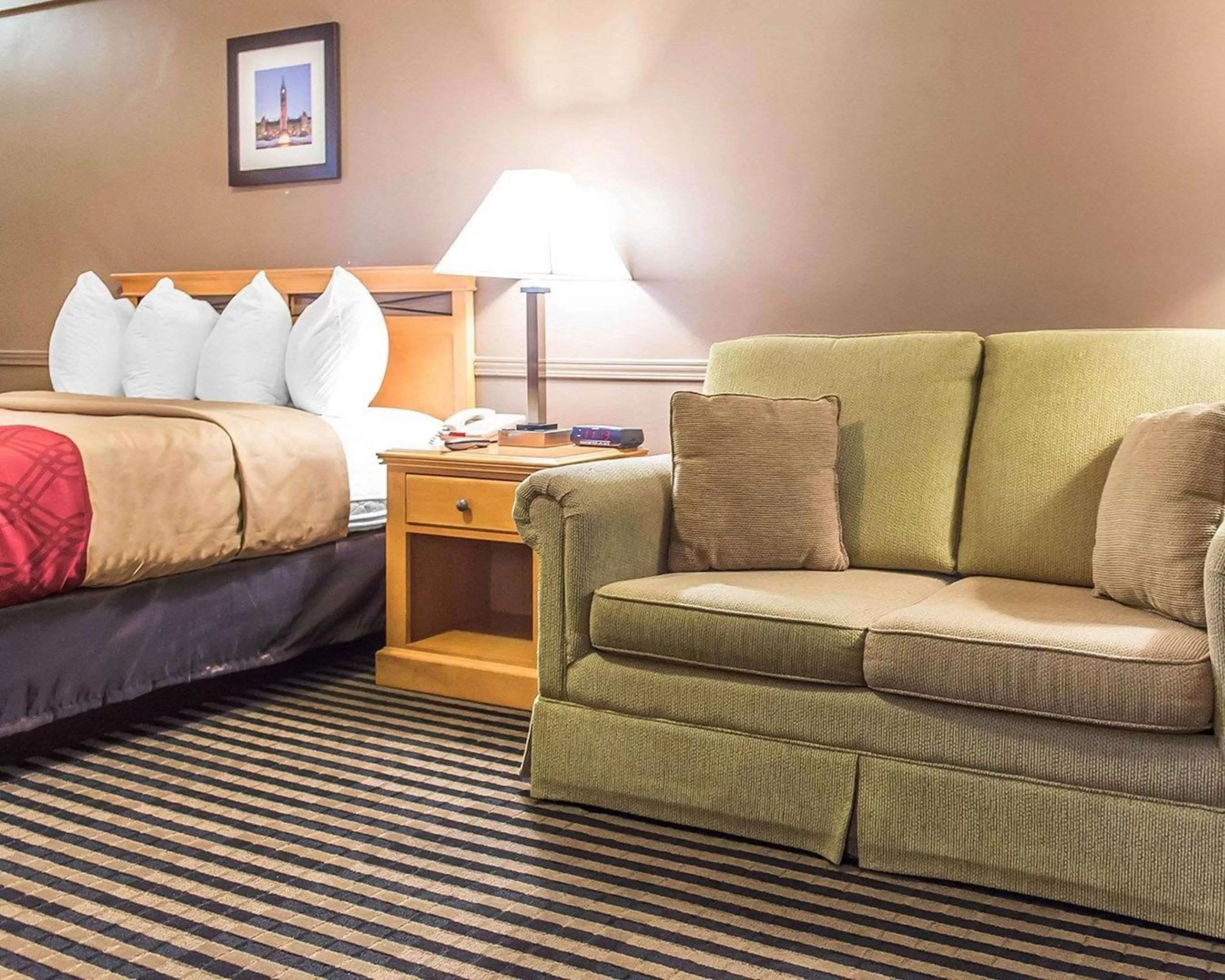 Photo of the whole room in Econo Lodge Downtown