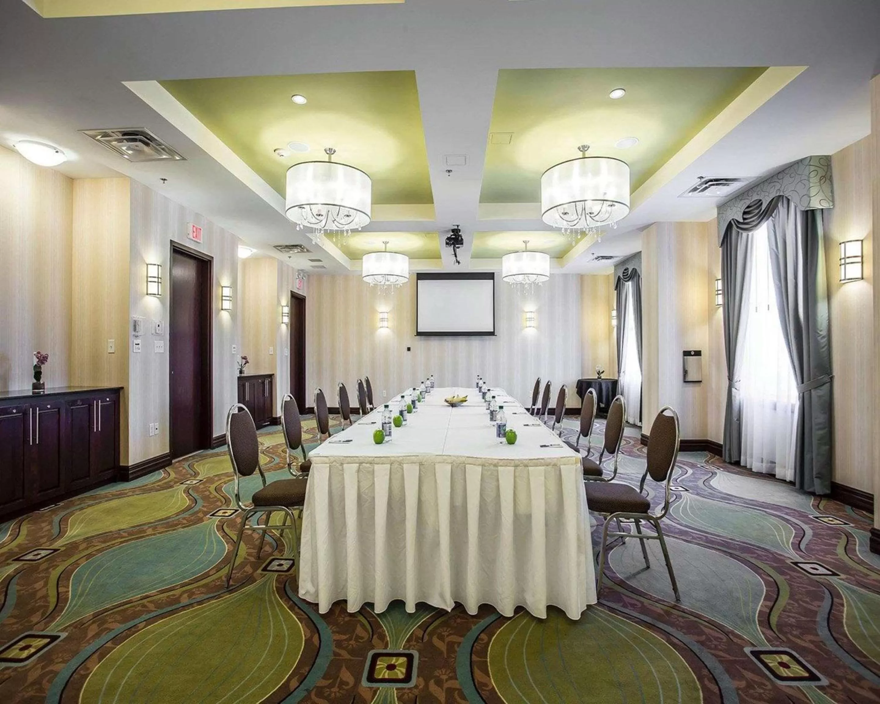 On site in Comfort Hotel Bayer's Lake