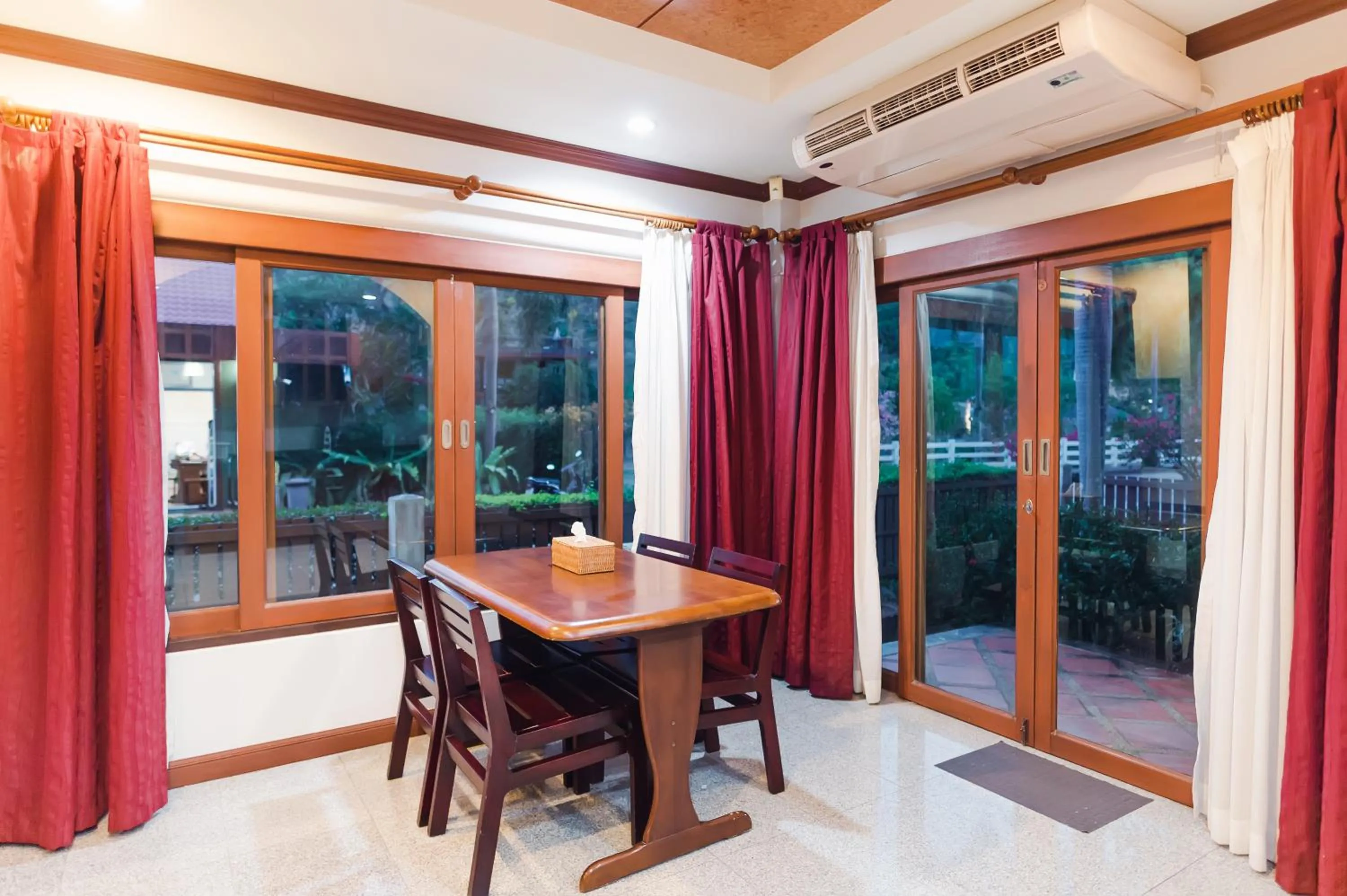 Dining area in Siray Green Resort