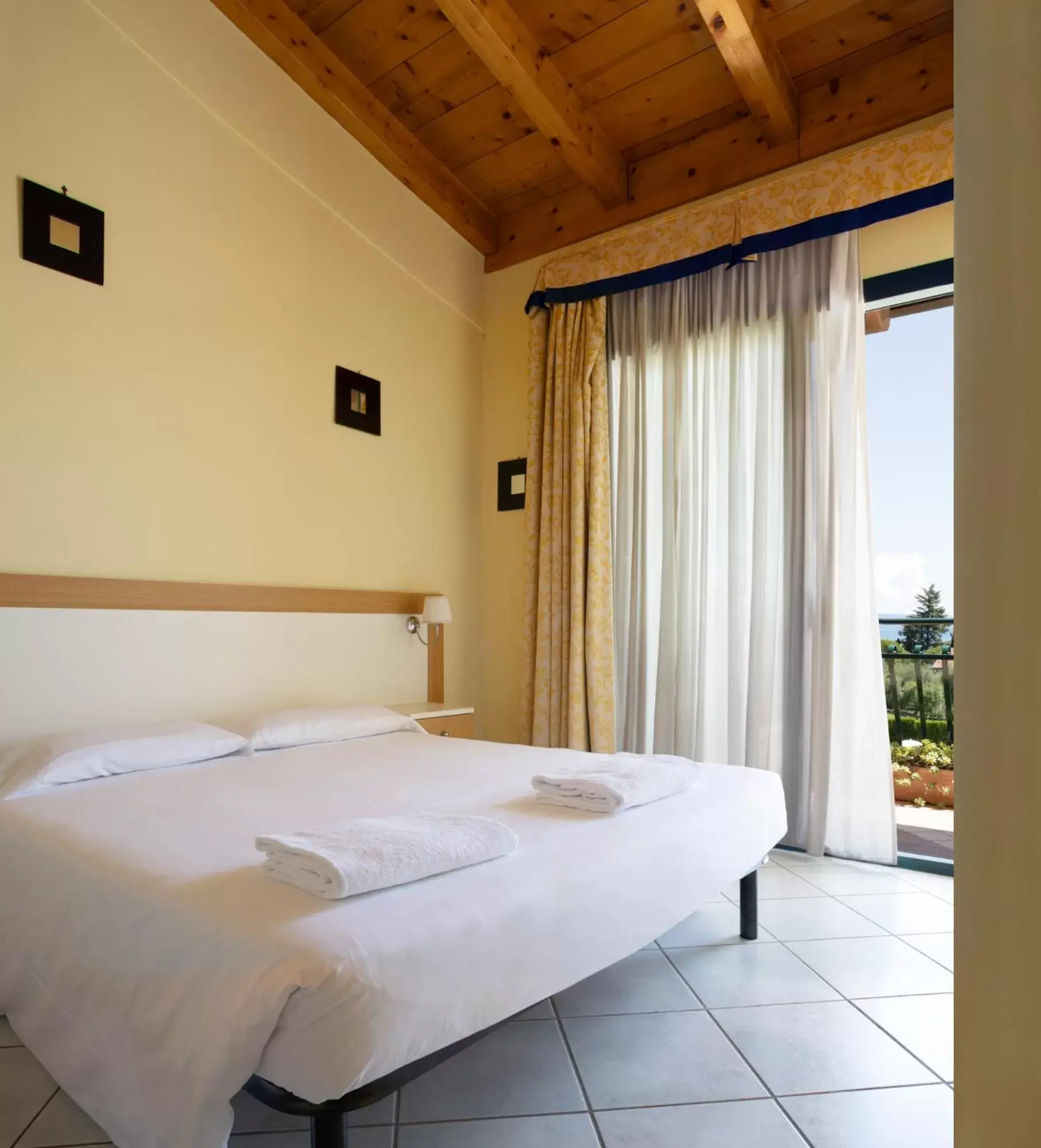 Standard Two-Bedroom Suite with Terrace and Lake View in Le Terrazze sul Lago Hotel & Residence Standard Two-Bedroom Suite with Terrace and Lake View in Le Terrazze sul Lago Hotel & Residence